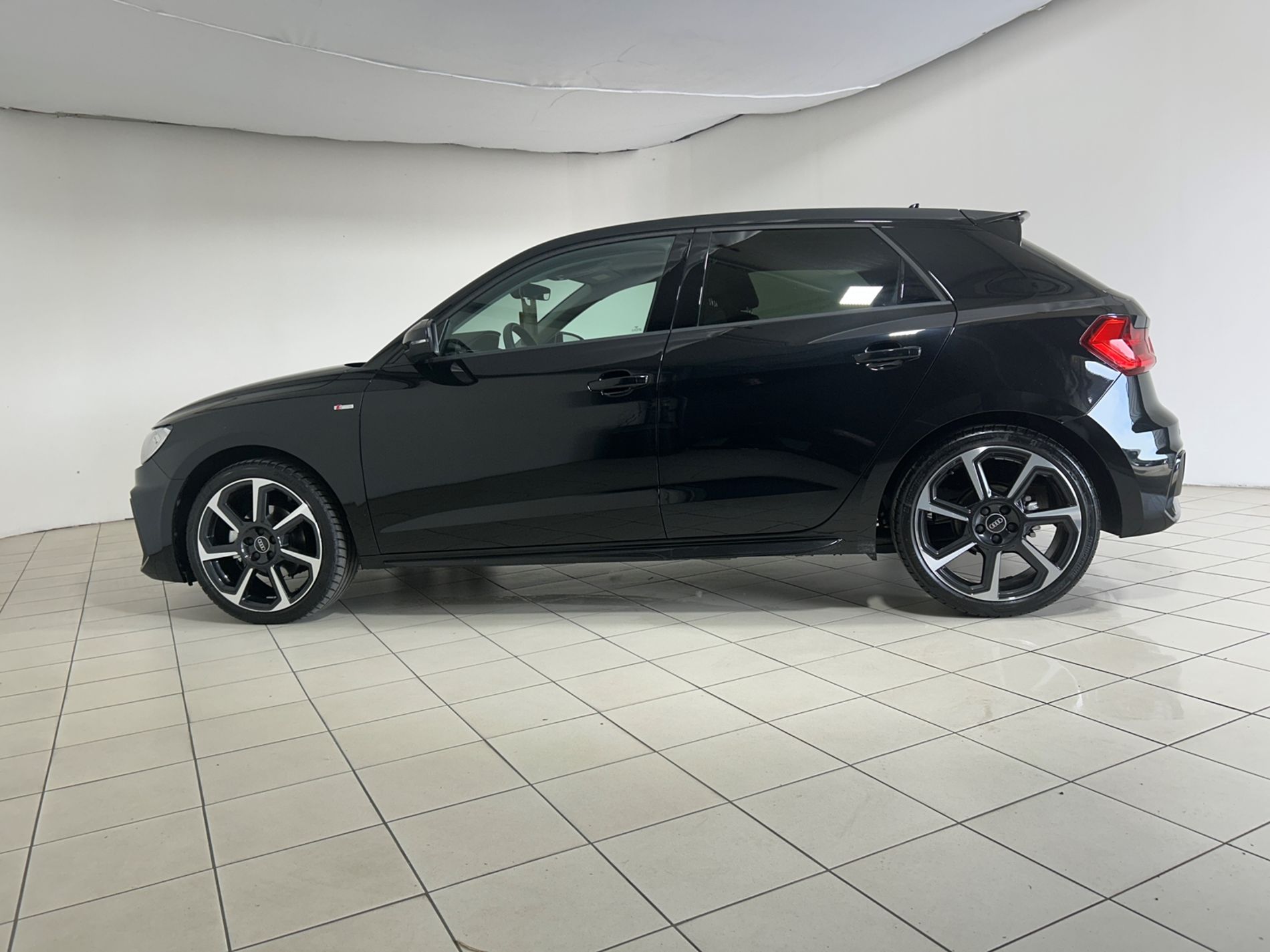 Audi A1 Sportback 30 1.0 tfsi Identity Black 116 cv   - Autoviemme