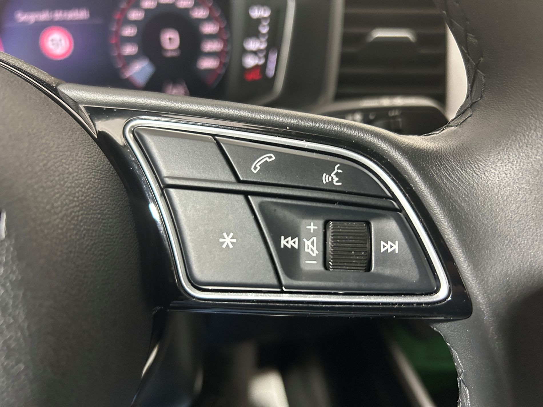 Audi A1 Sportback 30 1.0 tfsi Identity Black 116 cv   - Autoviemme