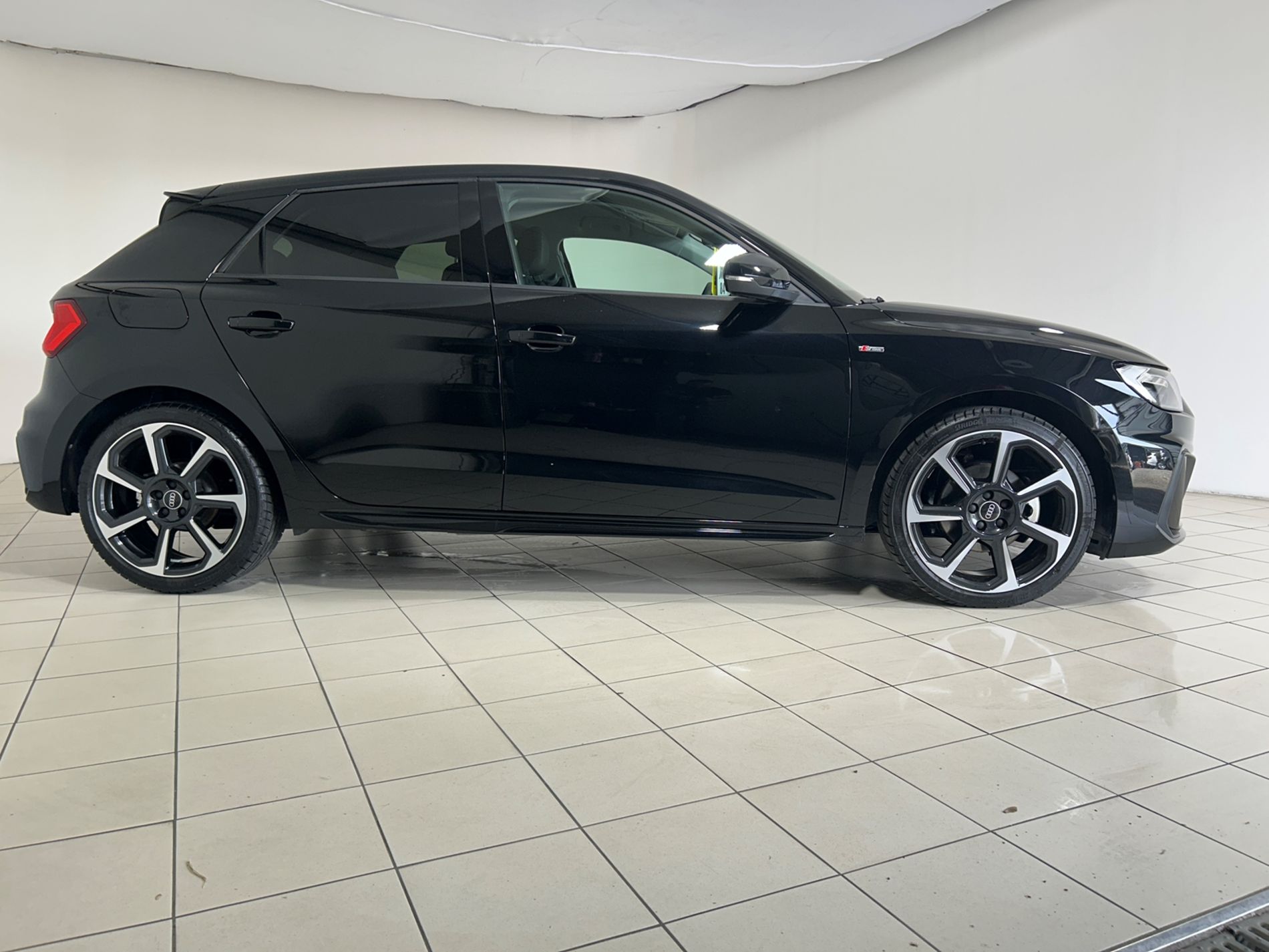 Audi A1 Sportback 30 1.0 tfsi Identity Black 116 cv   - Autoviemme