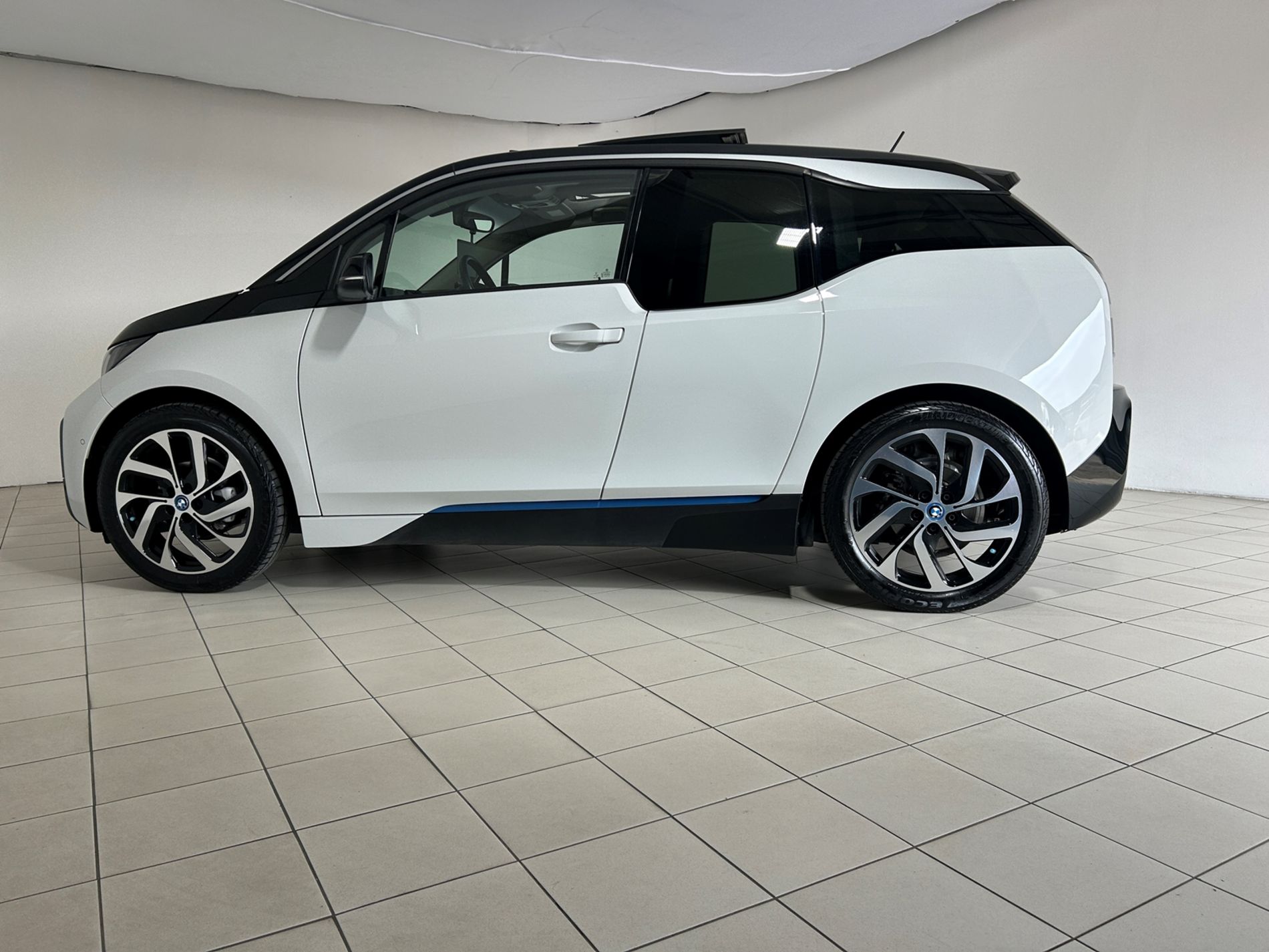 BMW i3 120Ah elettrica tetto apribile - Autoviemme