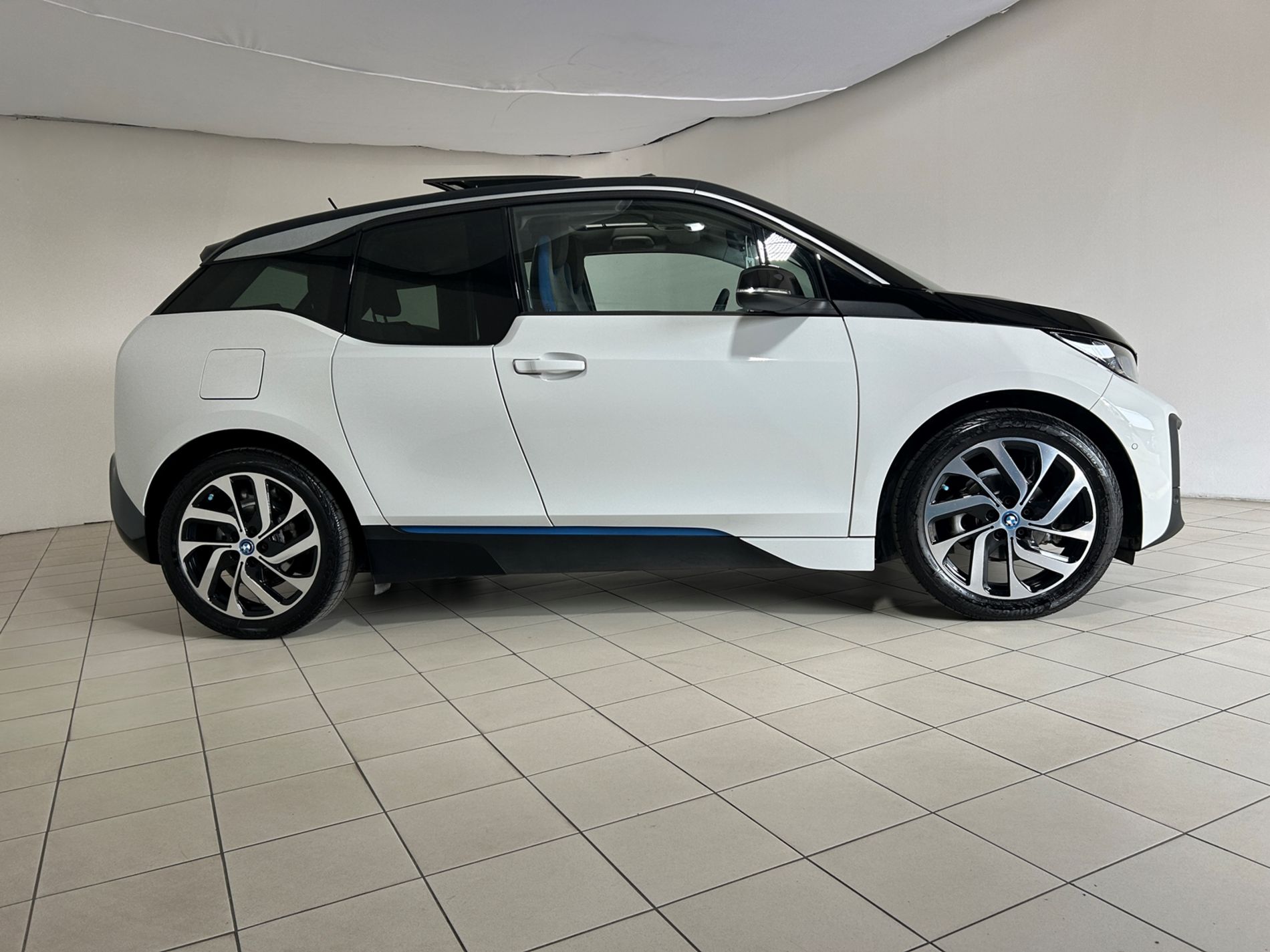 BMW i3 120Ah elettrica tetto apribile - Autoviemme