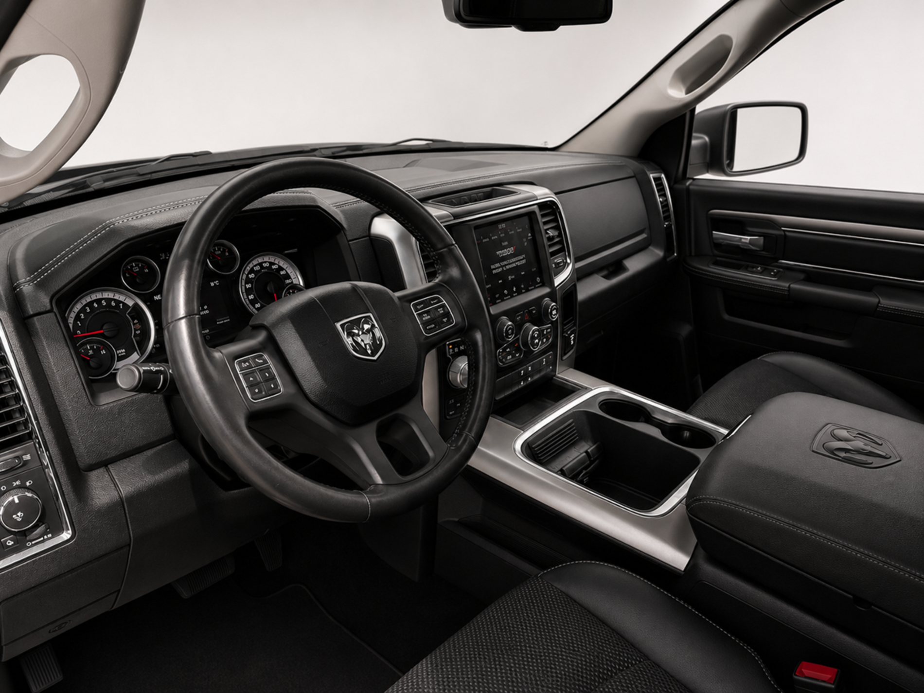 Dodge Ram 1500 Sport Crew Cab - Autoviemme