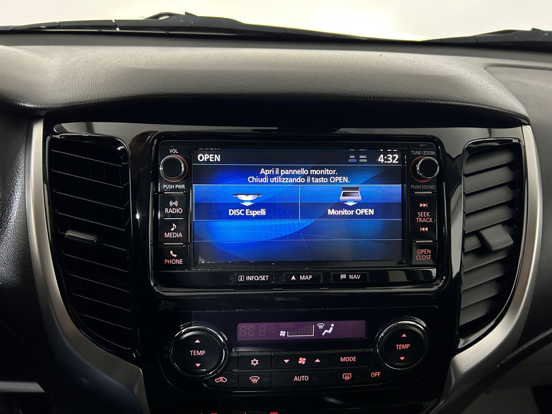 Fullback 2.4 doppia cabina LX 4wd 180cv - Autoviemme