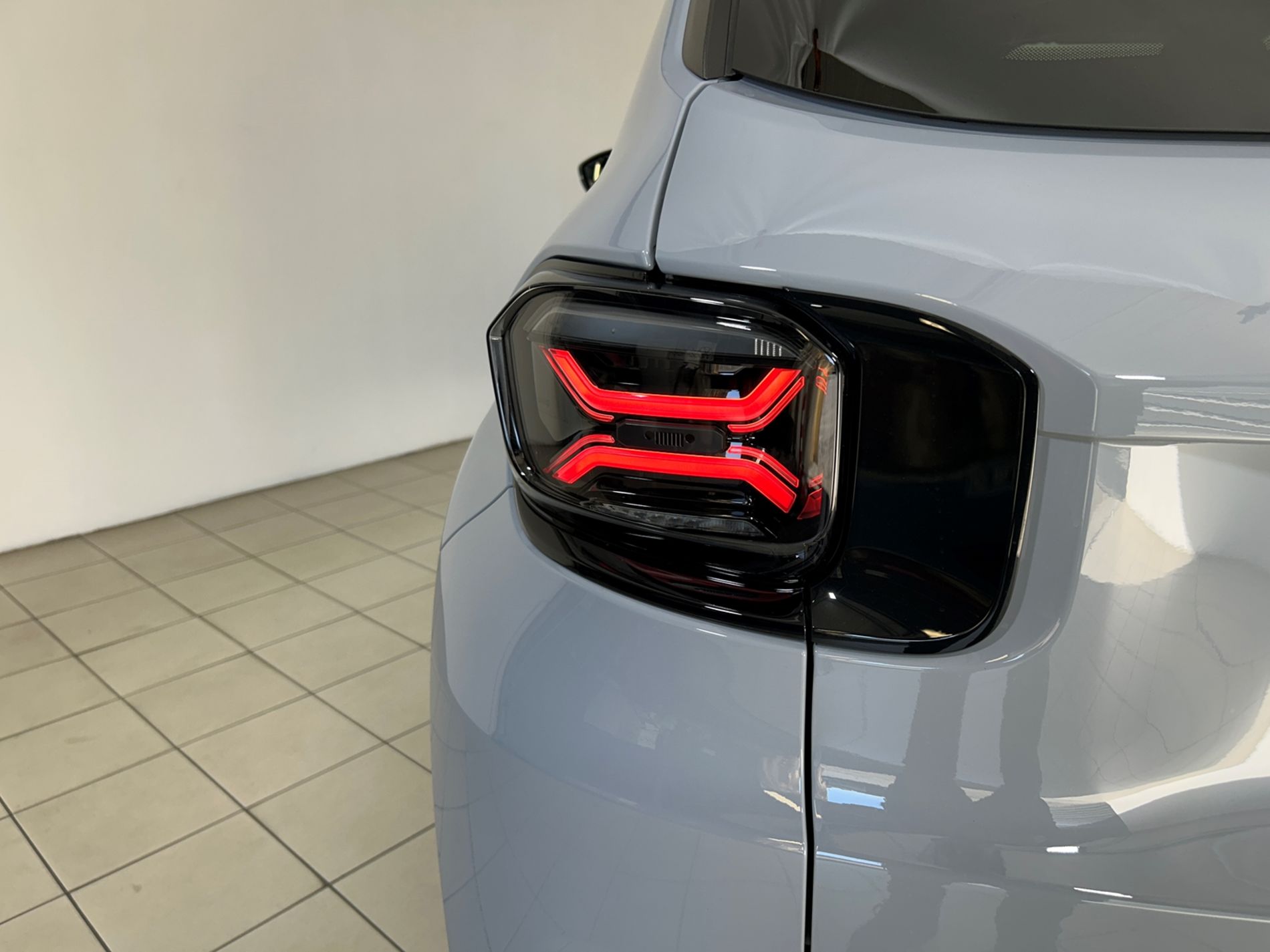 Avenger e-hybrid Summit 100cv   - Autoviemme