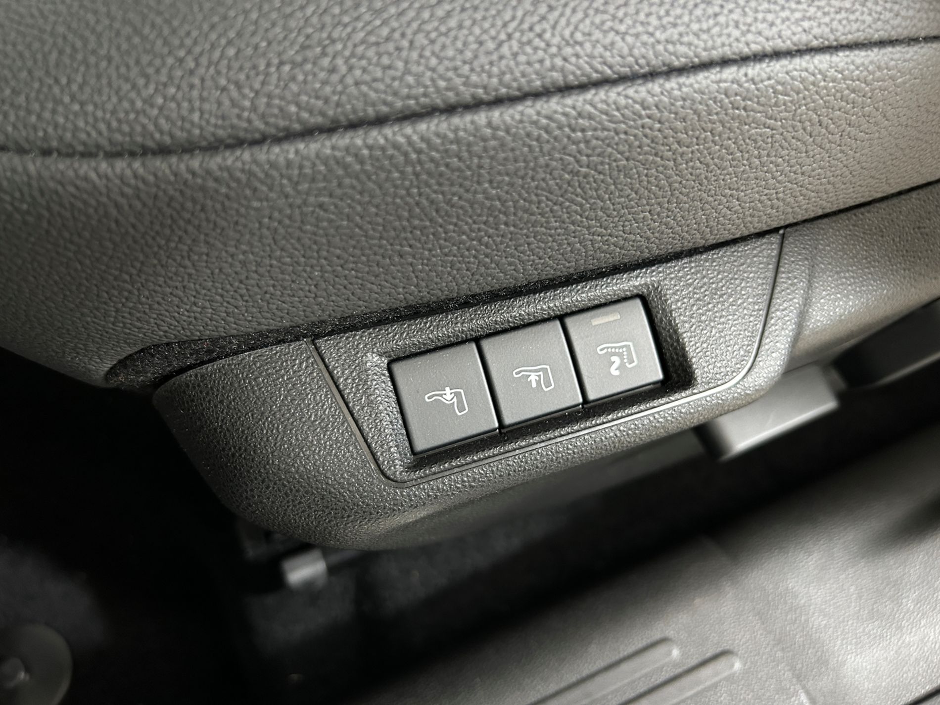 Avenger e-hybrid Summit 100cv   - Autoviemme