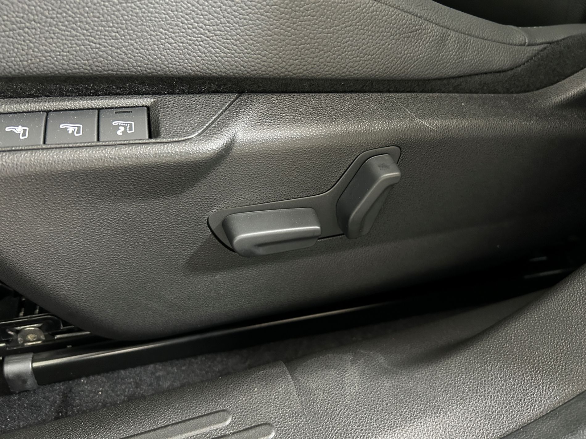 Avenger e-hybrid Summit 100cv   - Autoviemme