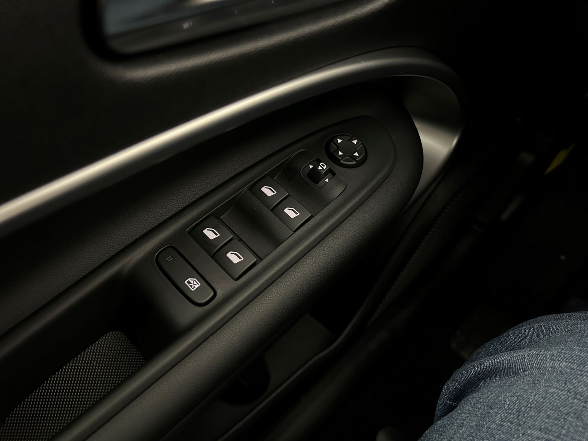 Avenger e-hybrid Summit 100cv   - Autoviemme