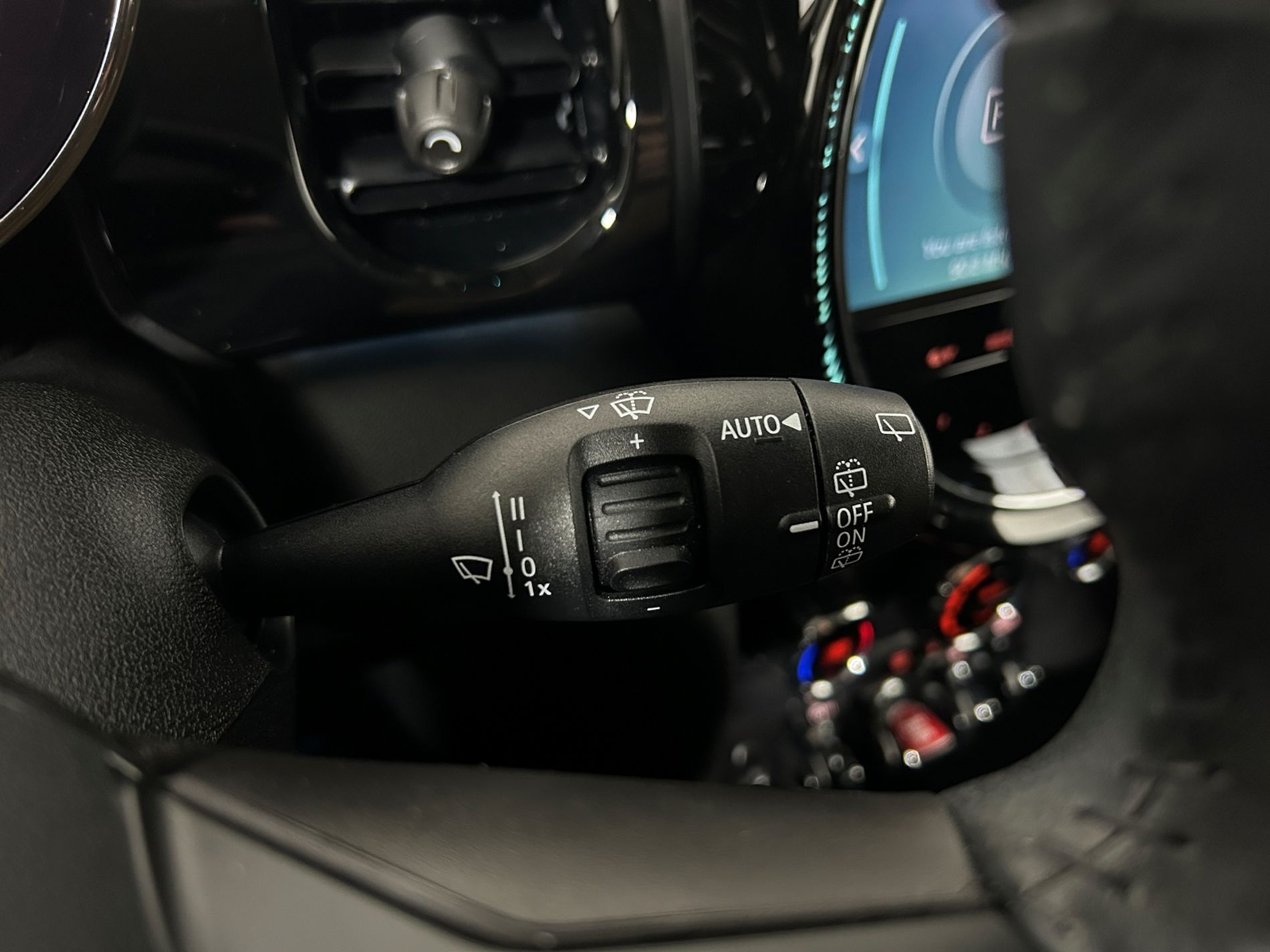 Mini 5p 1.5 Cooper Essential auto - Autoviemme