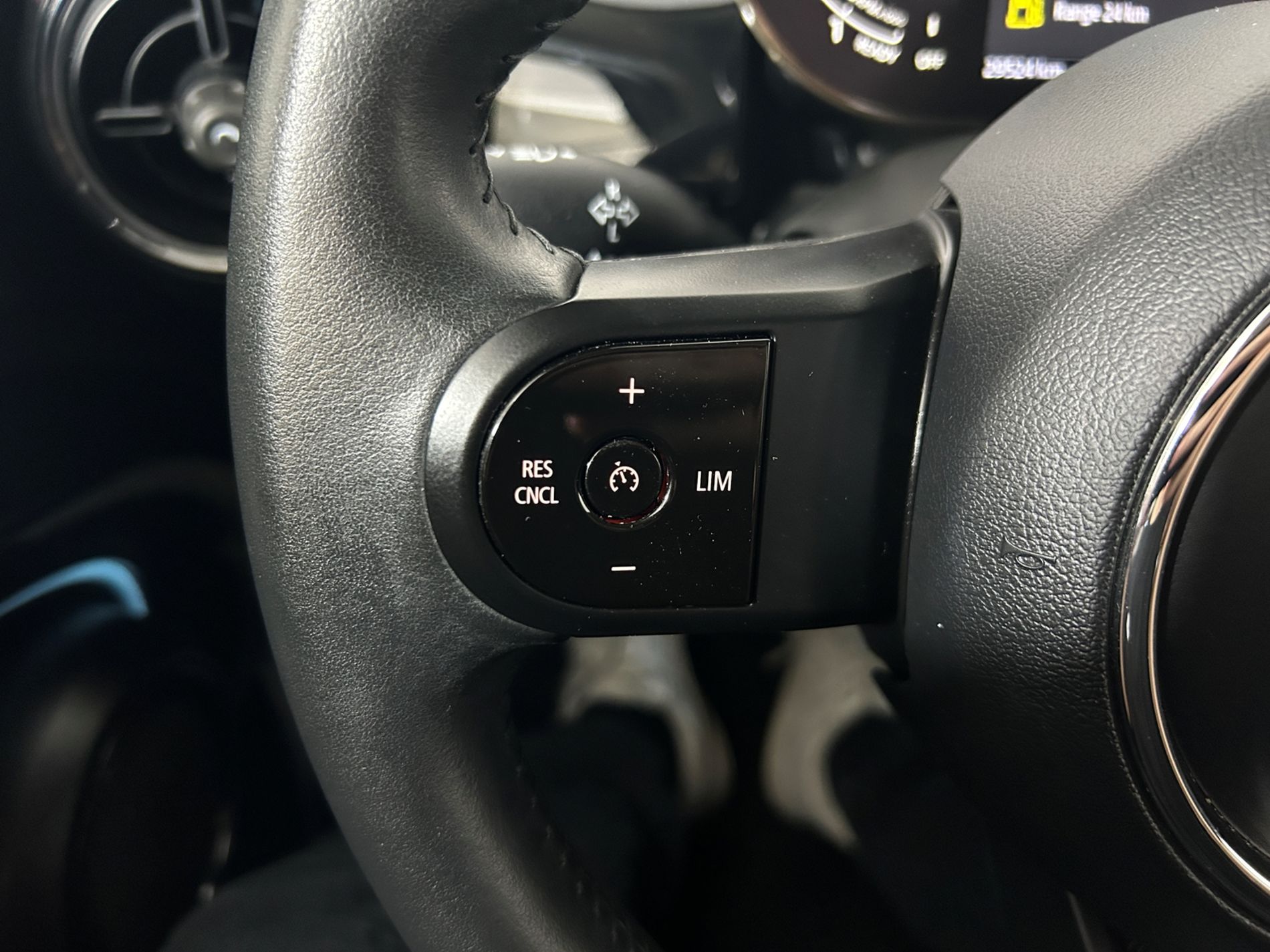 Mini 5p 1.5 Cooper Essential auto - Autoviemme