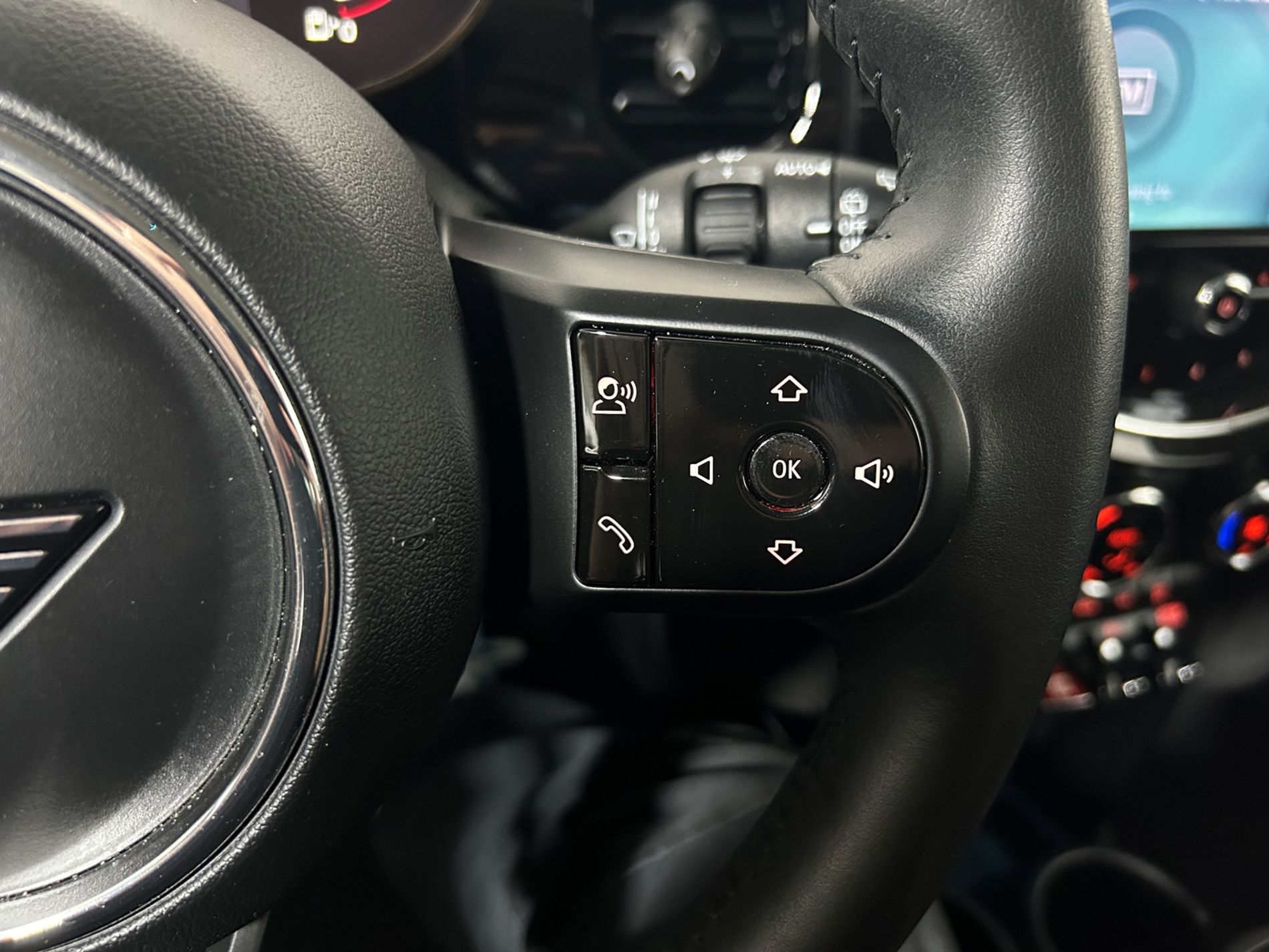 Mini 5p 1.5 Cooper Essential auto - Autoviemme