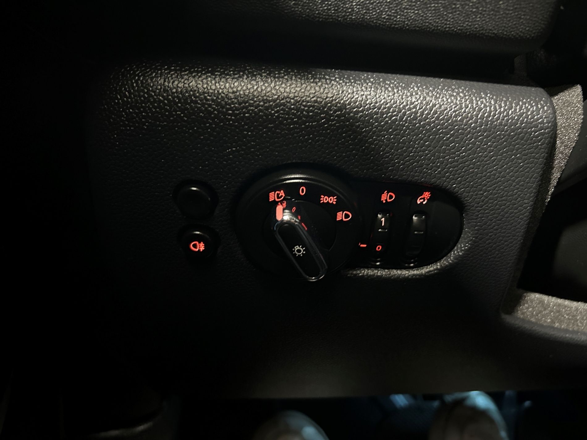 Mini 5p 1.5 Cooper Essential auto - Autoviemme