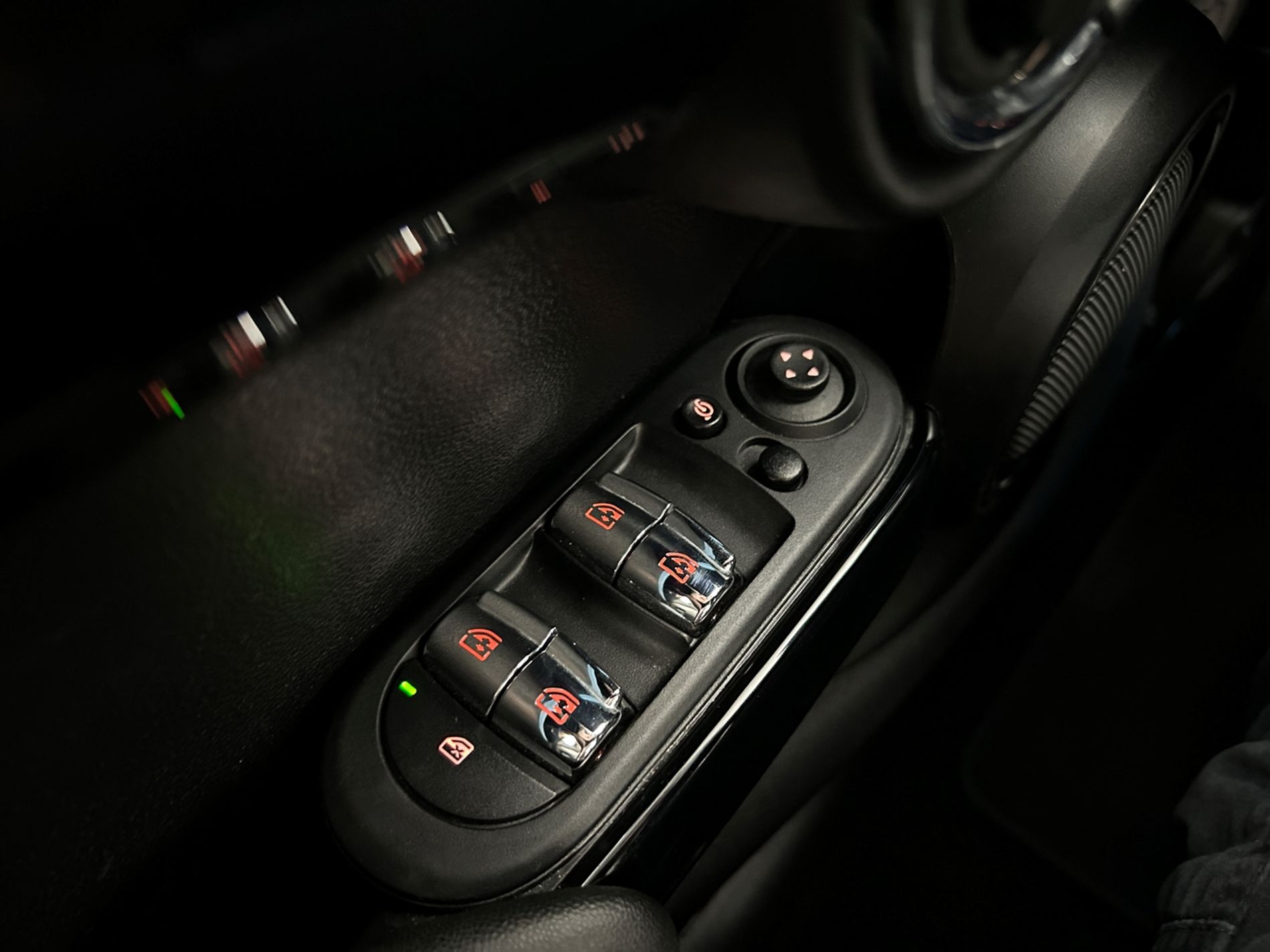 Mini 5p 1.5 Cooper Essential auto - Autoviemme