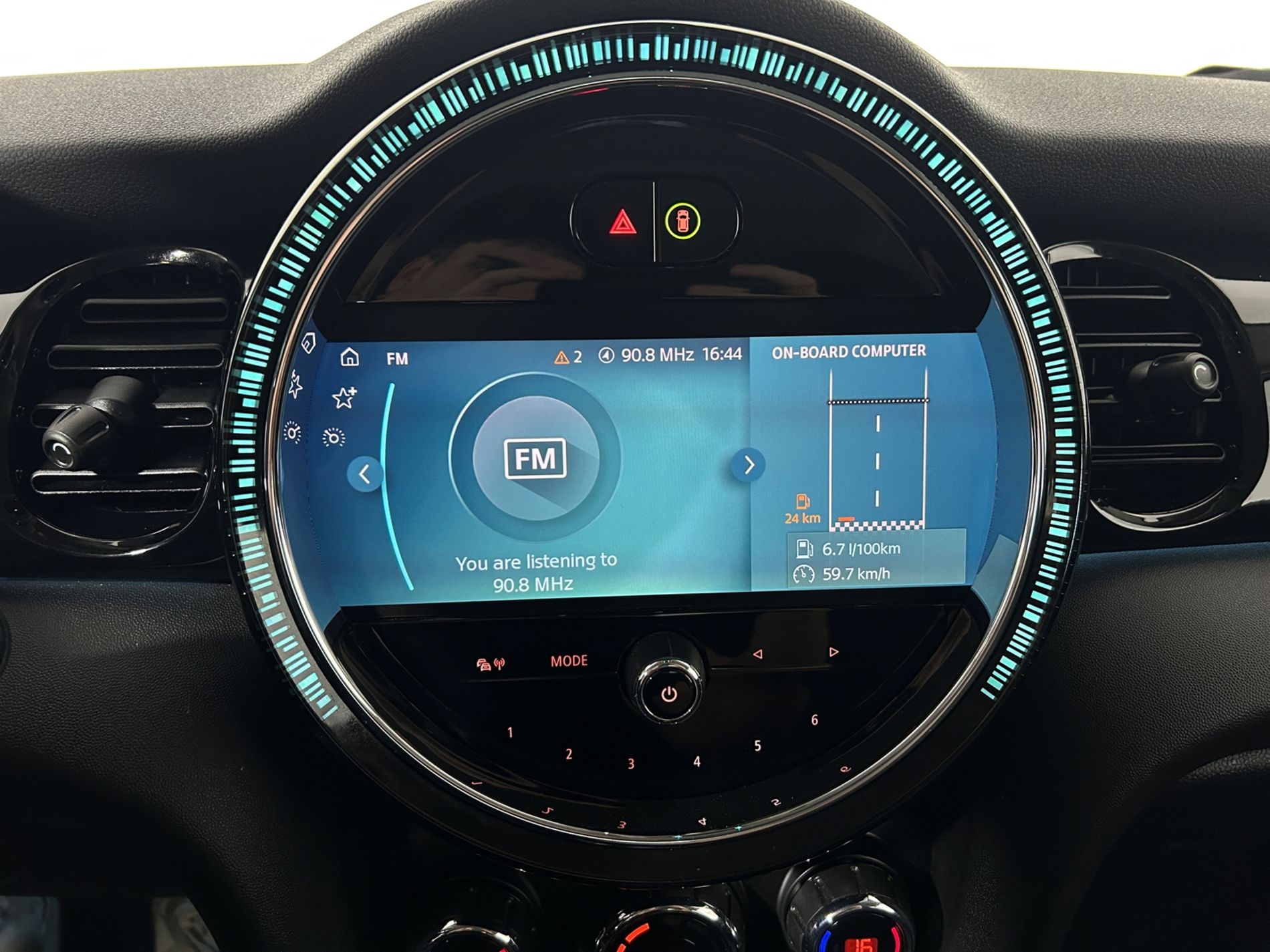 Mini 5p 1.5 Cooper Essential auto - Autoviemme