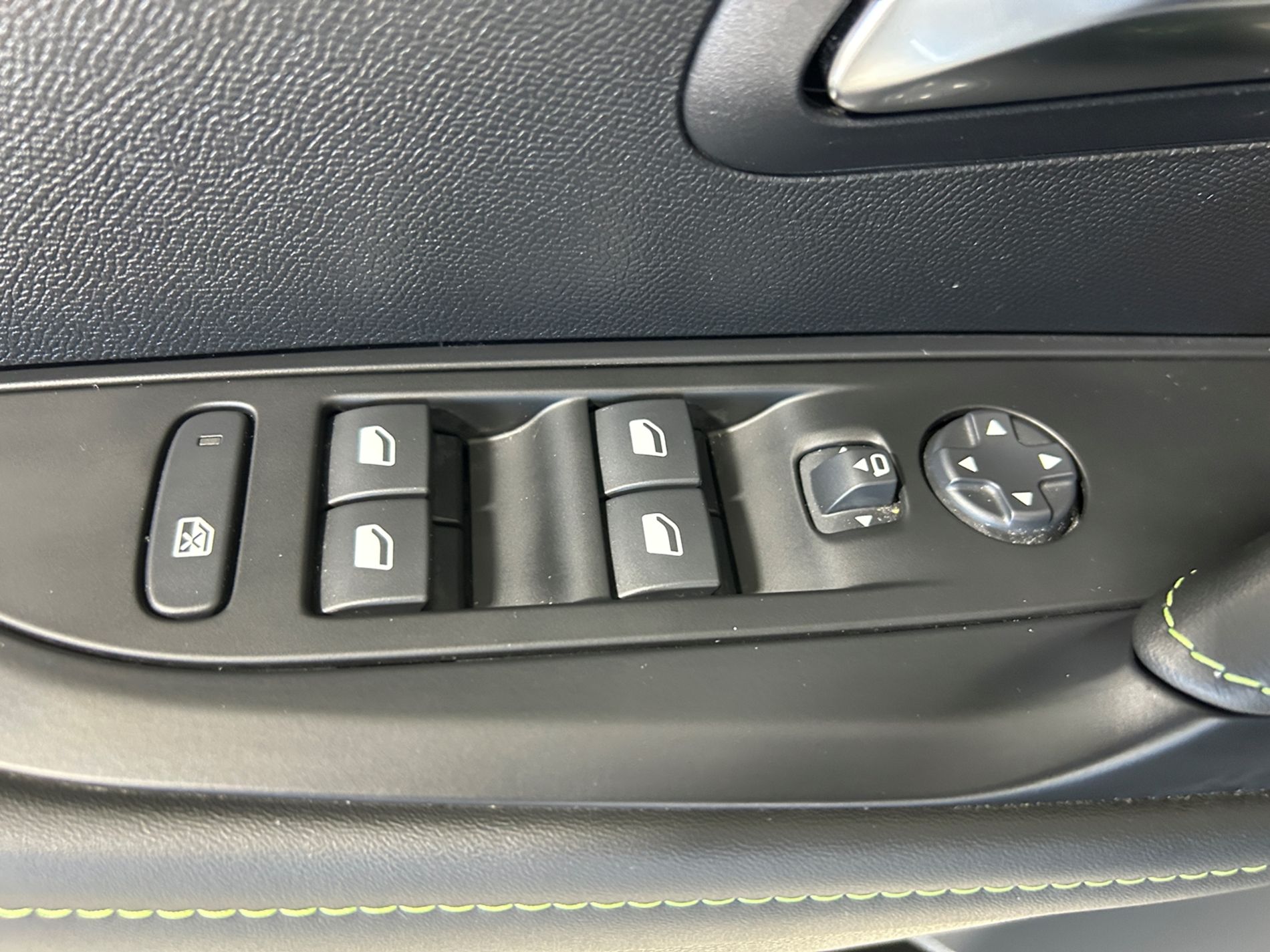 Peugeot 208 1.2 hybrid GT 145 cv e-dcs 6 - Autoviemme