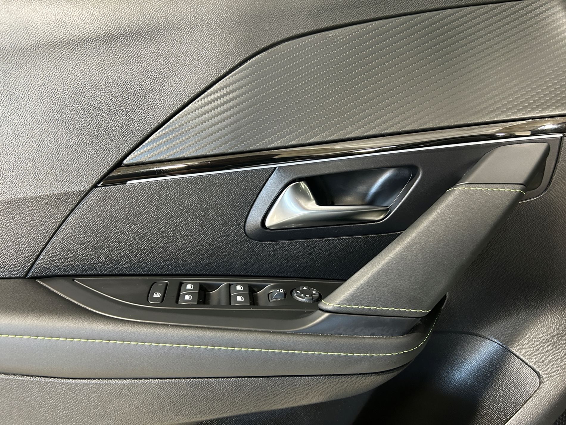 Peugeot 208 1.2 hybrid GT 145 cv e-dcs 6 - Autoviemme