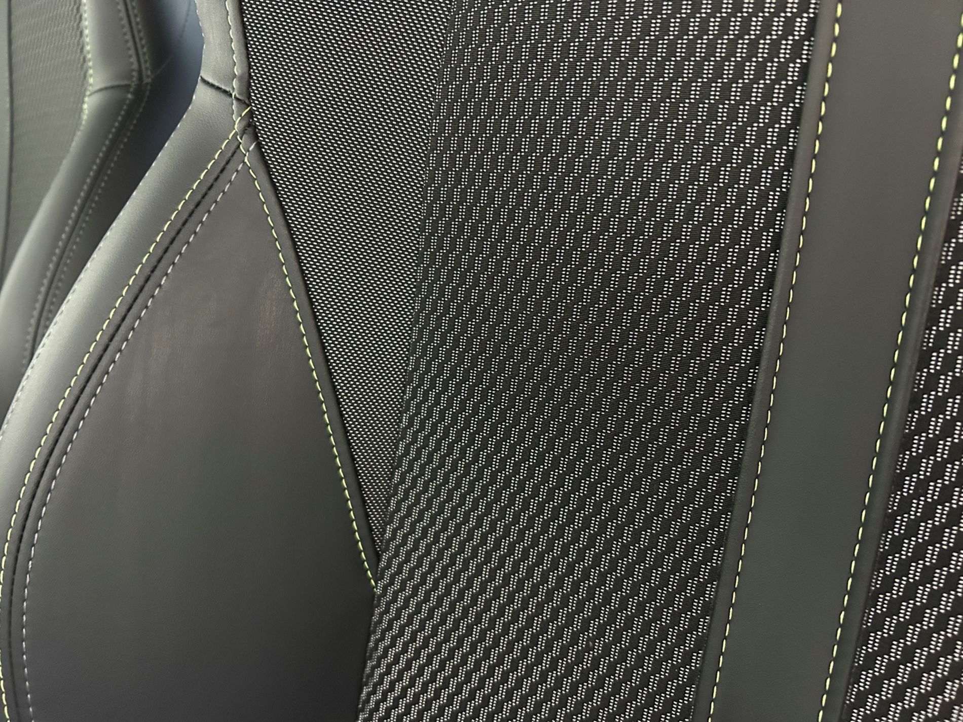 Peugeot 208 1.2 hybrid GT 145 cv e-dcs 6 - Autoviemme