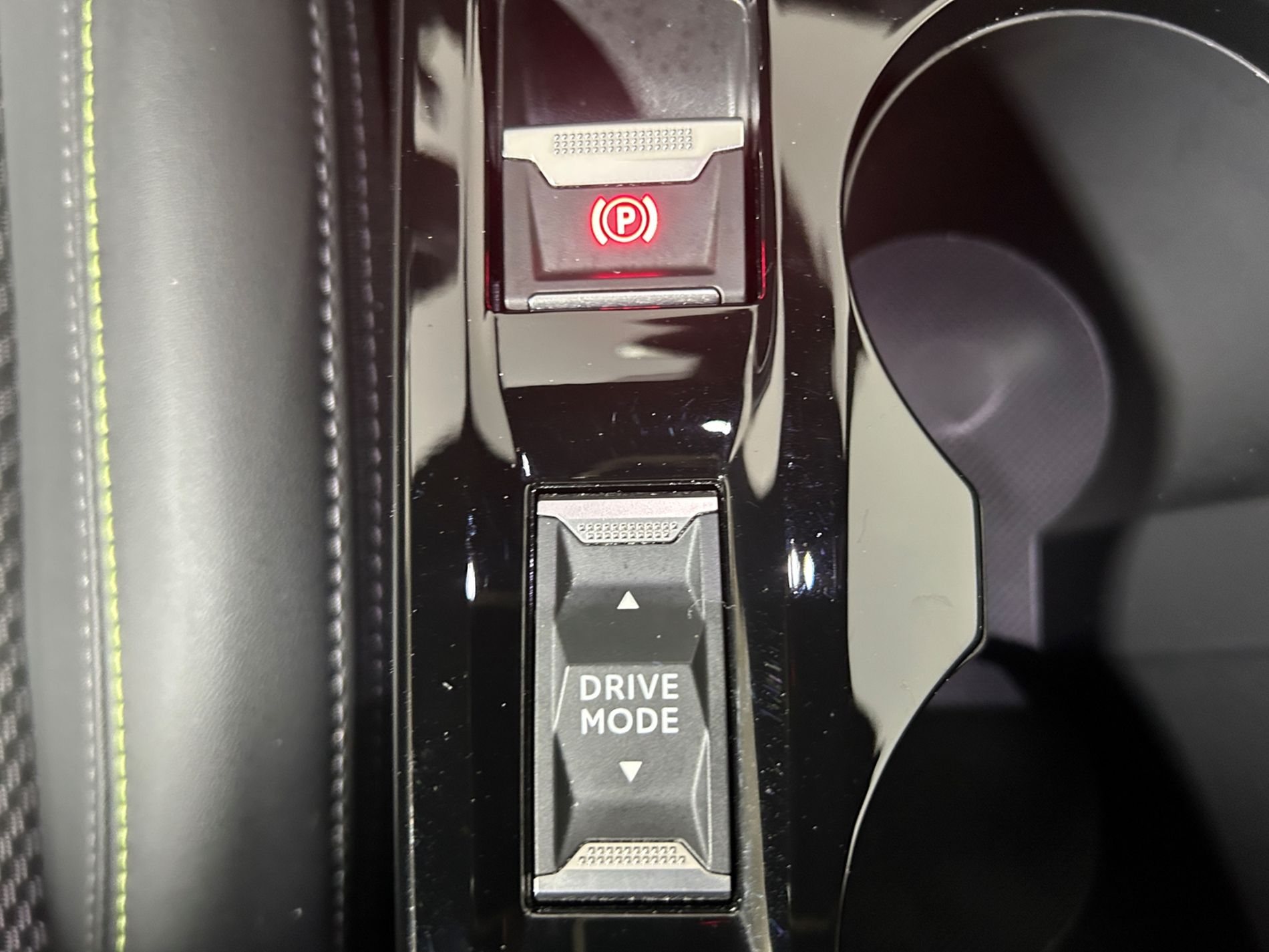 Peugeot 208 1.2 hybrid GT 145 cv e-dcs 6 - Autoviemme