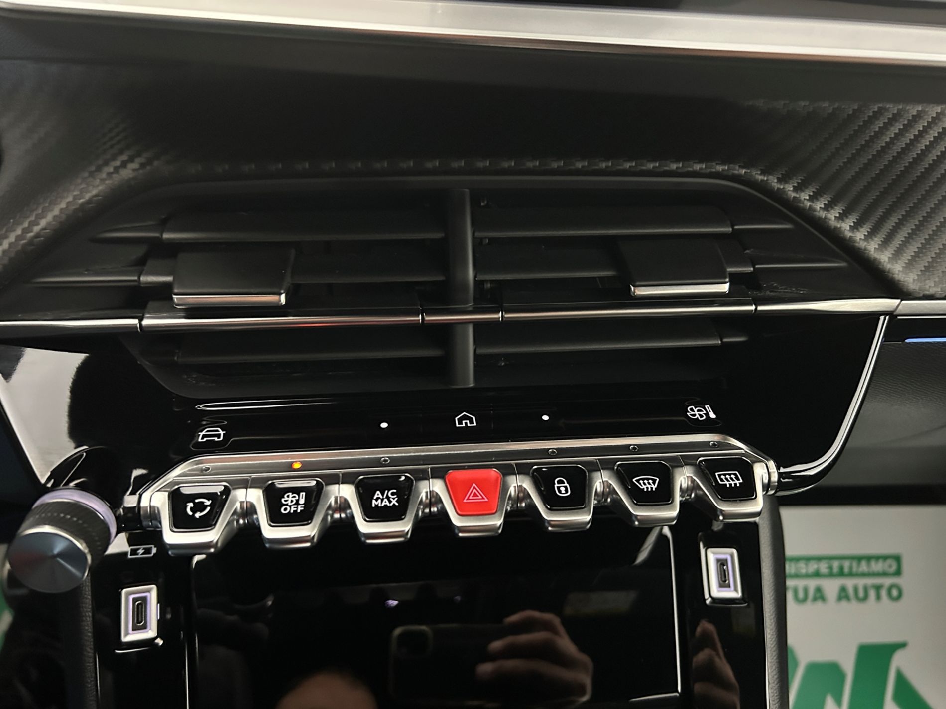 Peugeot 208 1.2 hybrid GT 145 cv e-dcs 6 - Autoviemme