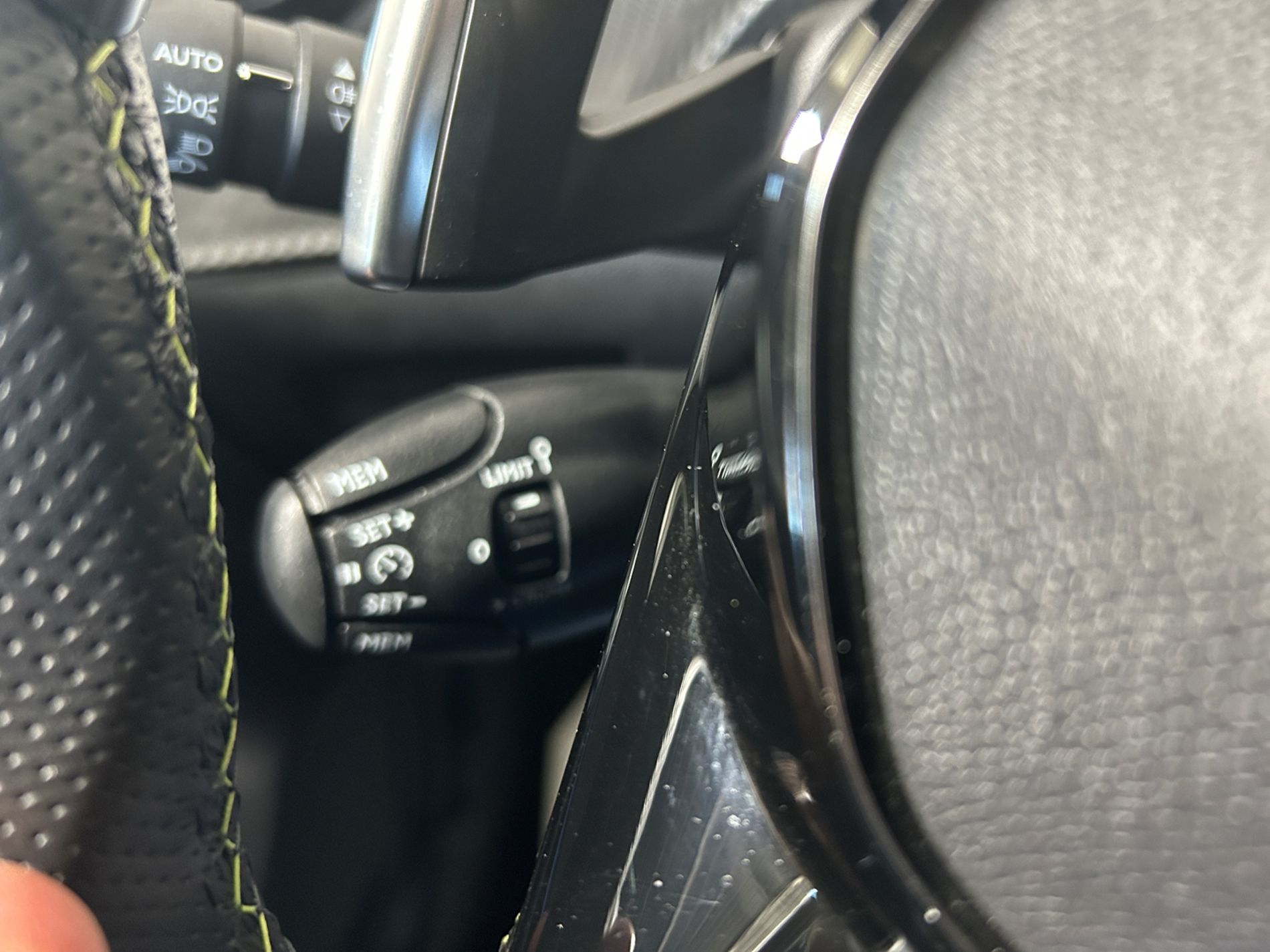 Peugeot 208 1.2 hybrid GT 145 cv e-dcs 6 - Autoviemme