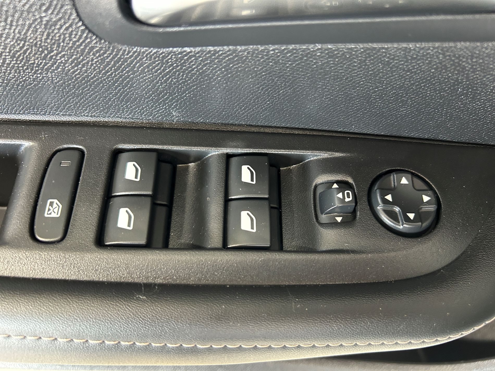 Peugeot 208 1.2 hybrid Active 100cv e-dcs 6   - Autoviemme