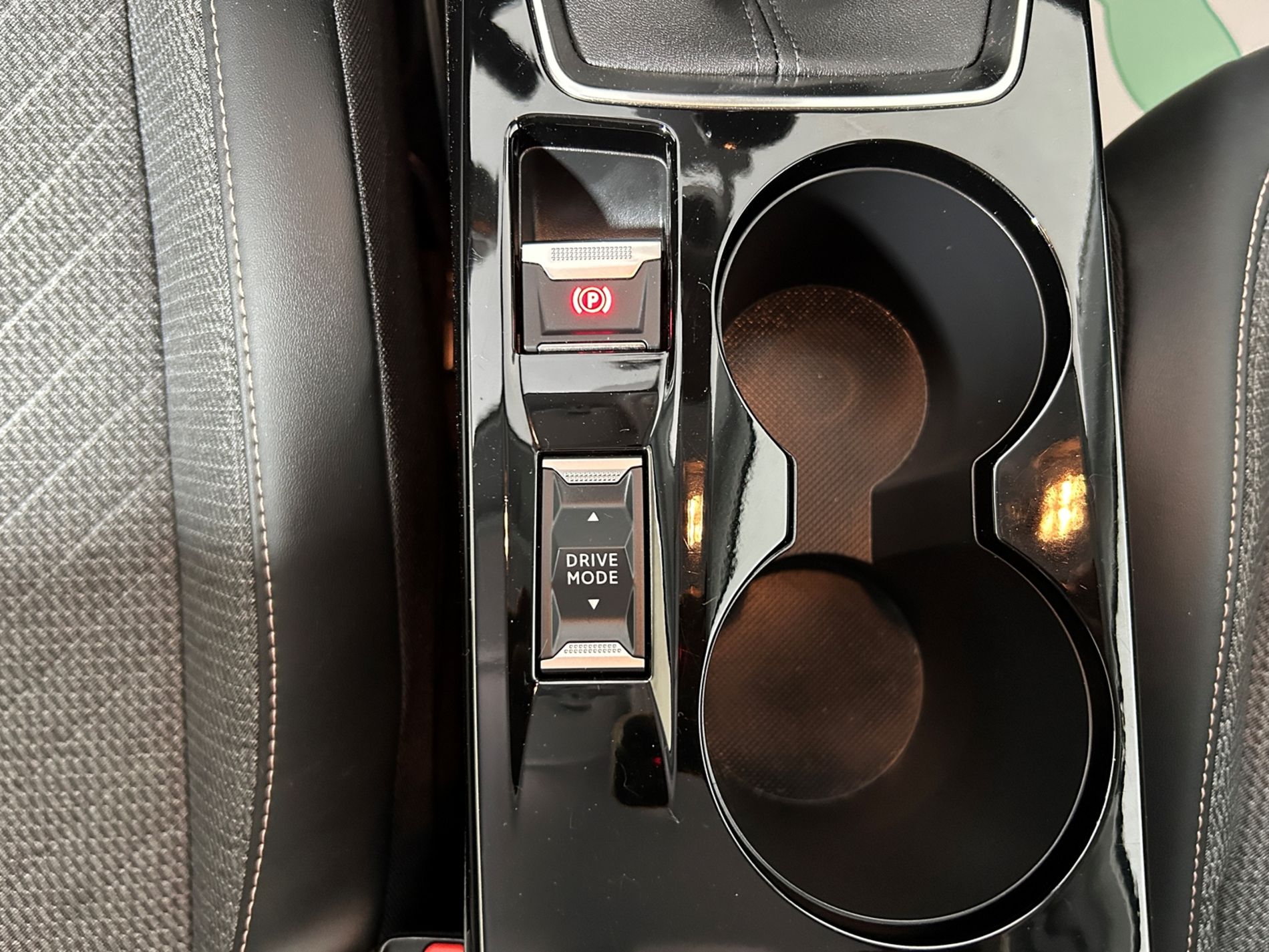 Peugeot 208 1.2 hybrid Active 100cv e-dcs 6   - Autoviemme