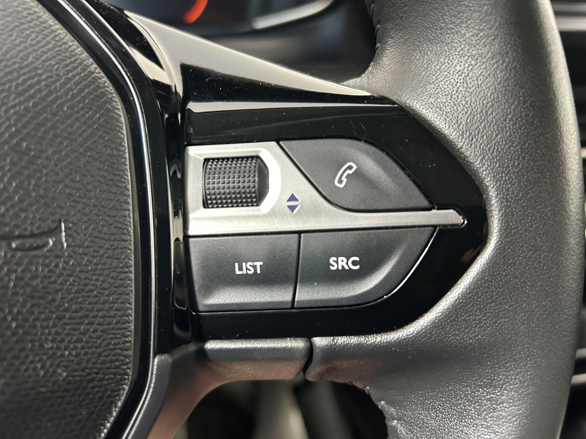 Peugeot 208 1.2 hybrid Active 100cv e-dcs 6   - Autoviemme