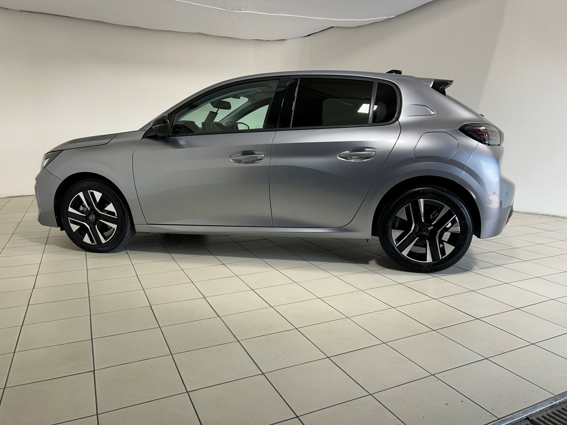 Peugeot 208 1.2 hybrid Allure 100 cv e-dcs 6   - Autoviemme