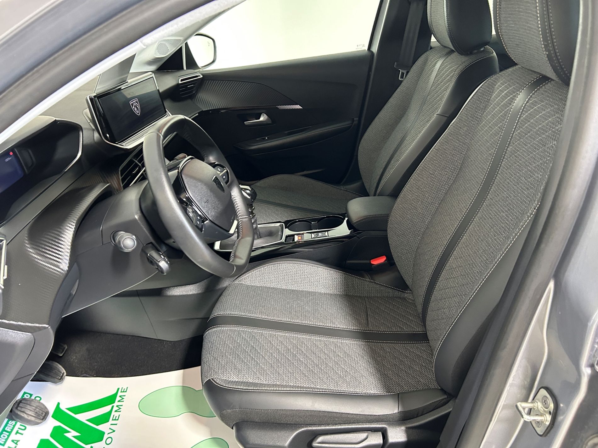Peugeot 208 1.2 hybrid Allure 100 cv e-dcs 6   - Autoviemme