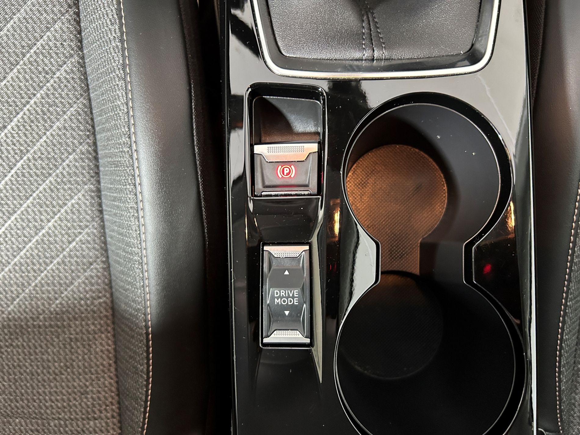 Peugeot 208 1.2 hybrid Allure 100 cv e-dcs 6   - Autoviemme