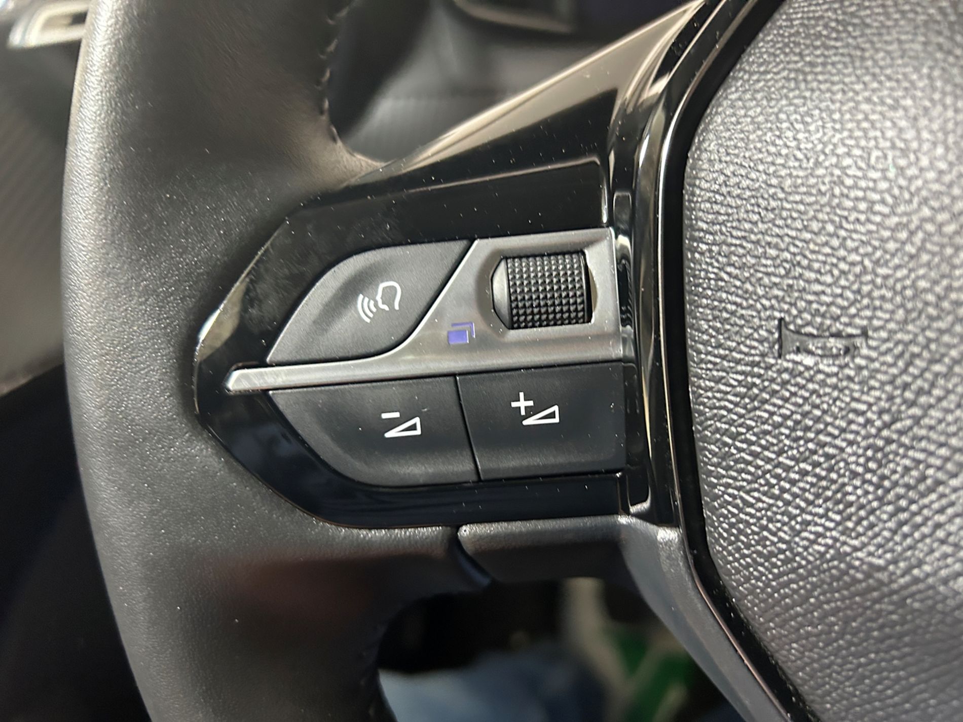 Peugeot 208 1.2 Allure 100cv e-dcs 6   - Autoviemme