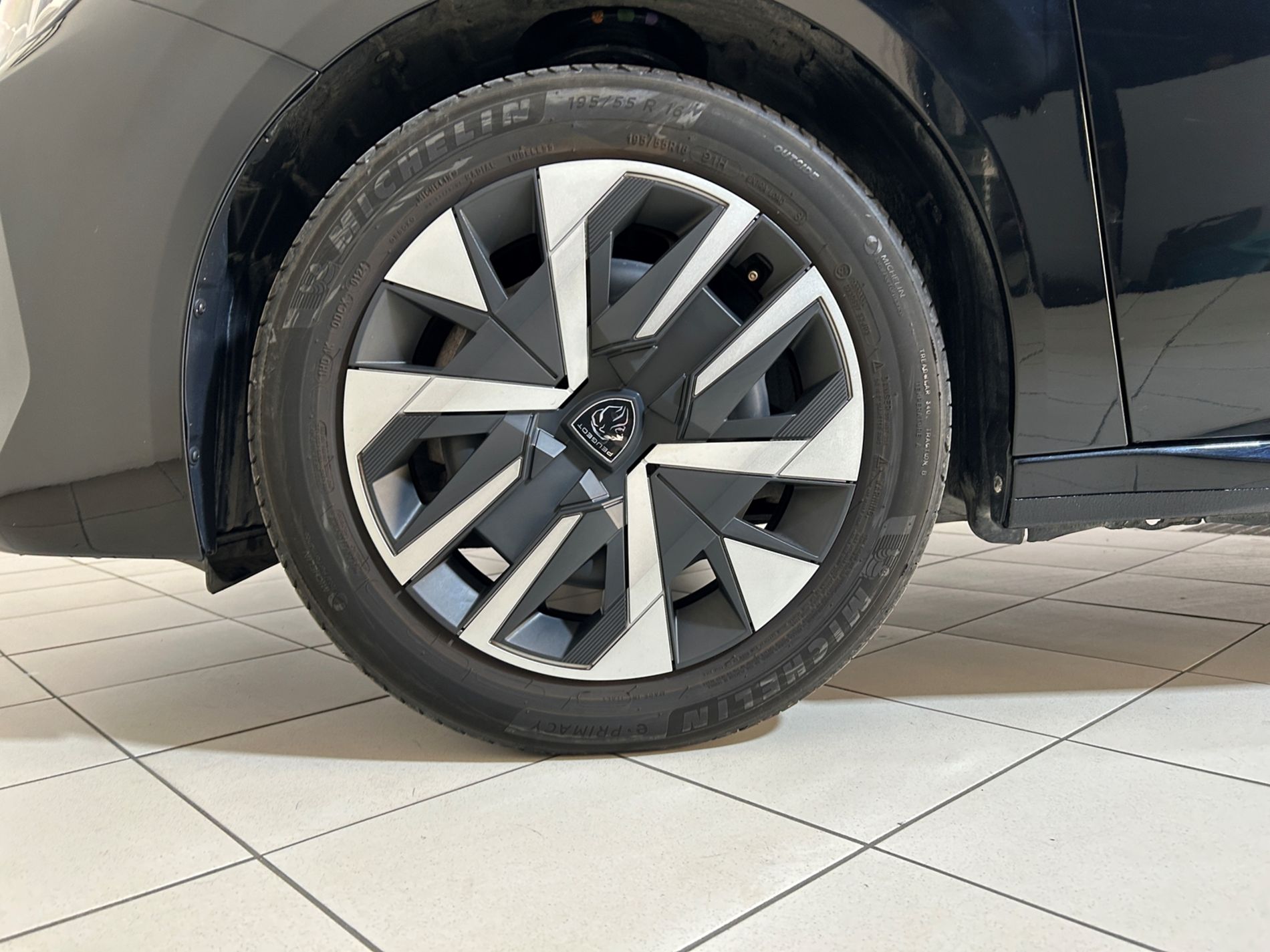 Peugeot 208 1.2 Active s&s 100cv - Autoviemme