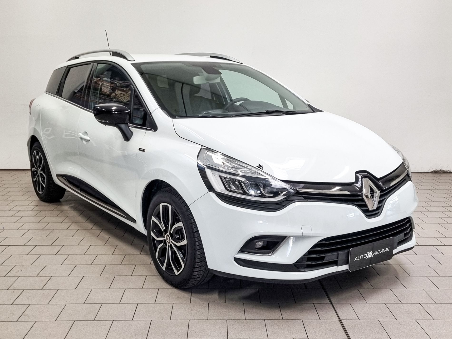 Clio Sporter 0.9 tce Moschino Zen 75cv - Autoviemme