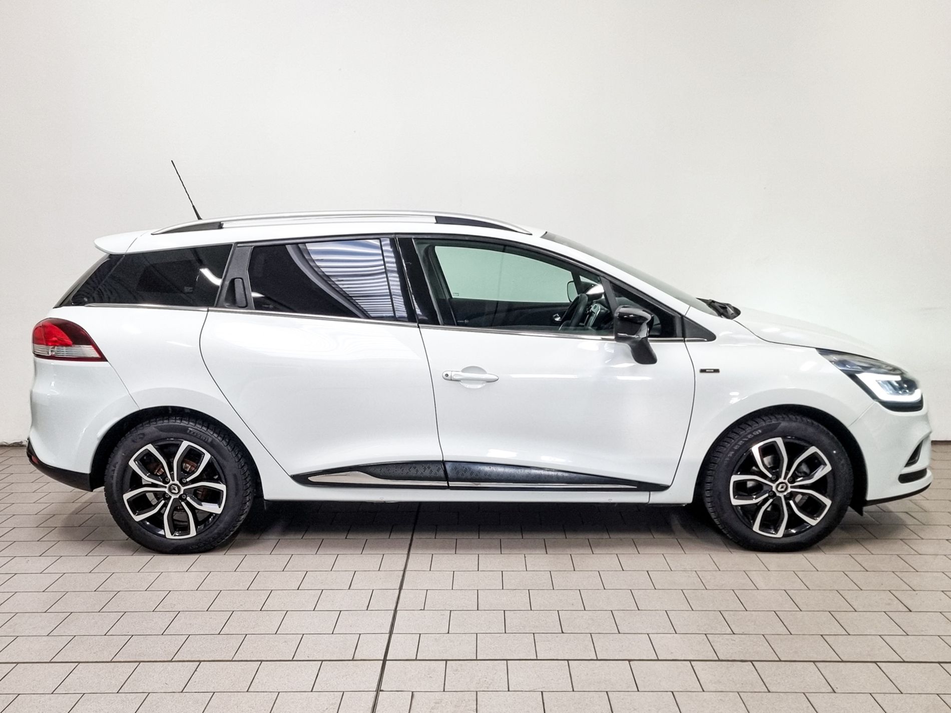 Clio Sporter 0.9 tce Moschino Zen 75cv - Autoviemme