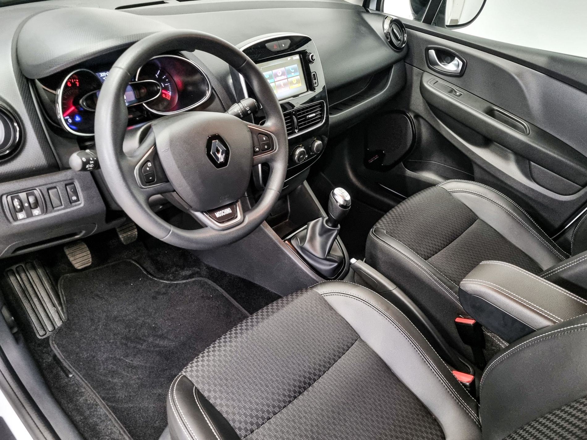 Clio Sporter 0.9 tce Moschino Zen 75cv - Autoviemme
