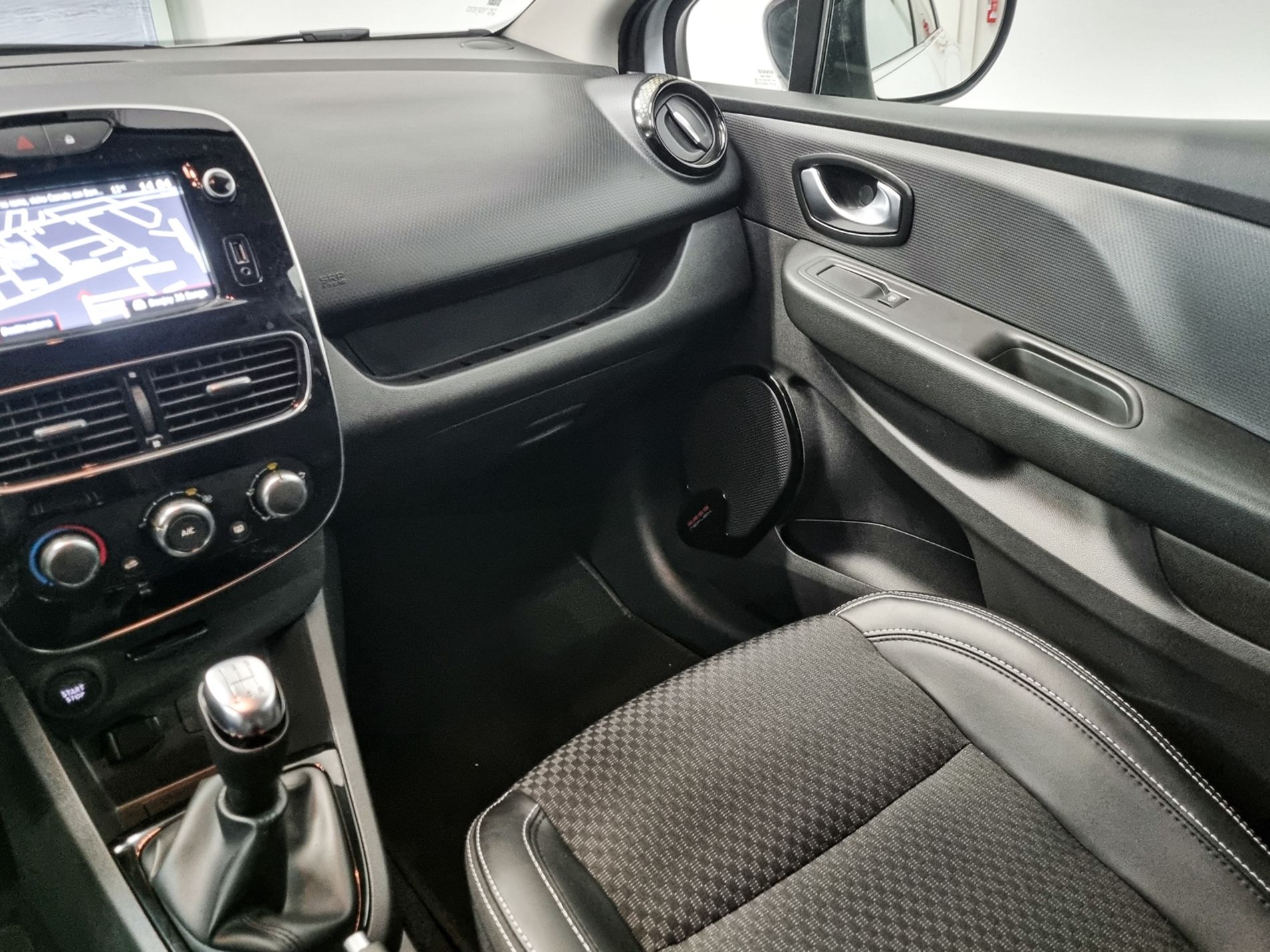 Clio Sporter 0.9 tce Moschino Zen 75cv - Autoviemme