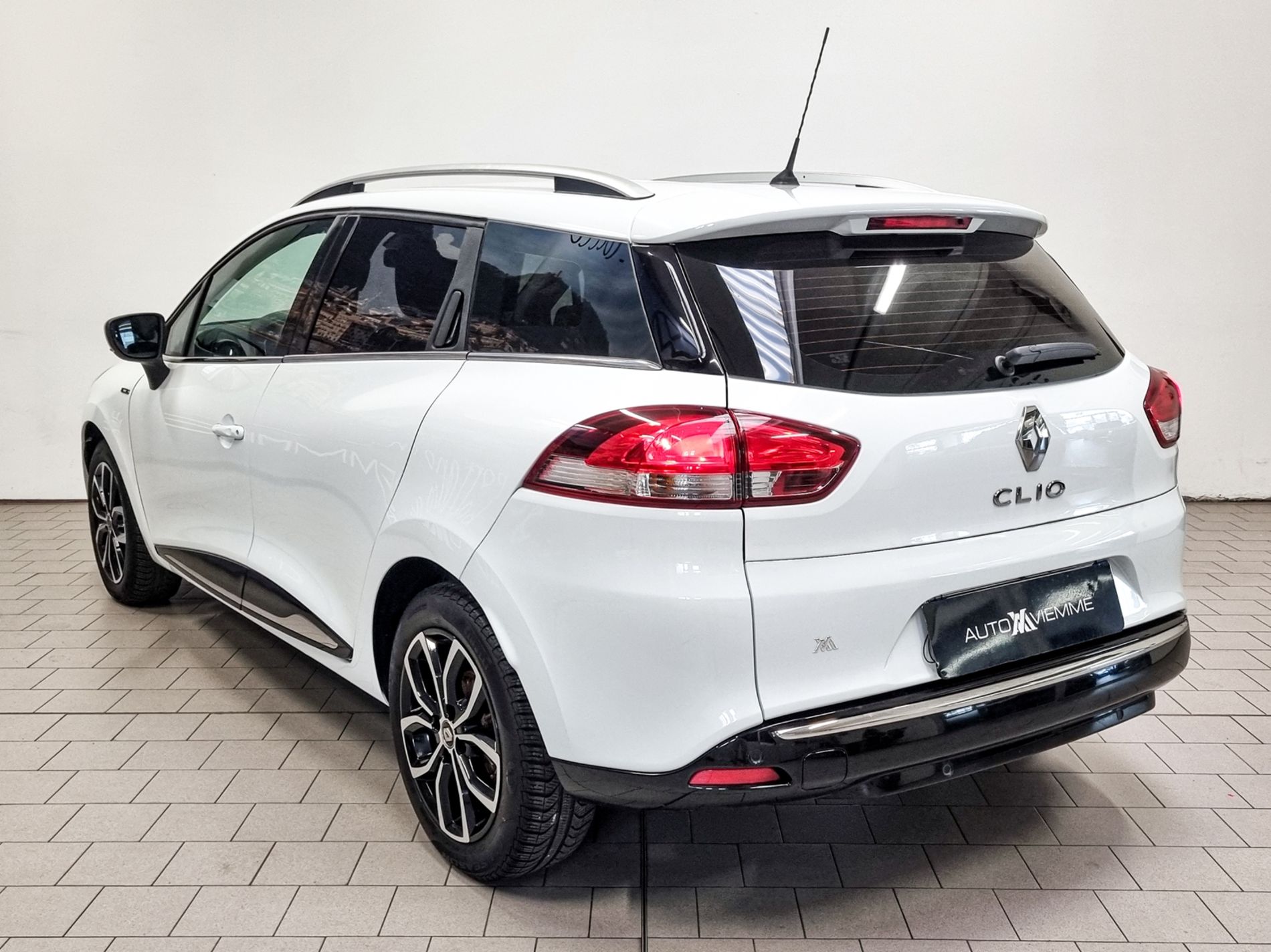 Clio Sporter 0.9 tce Moschino Zen 75cv - Autoviemme