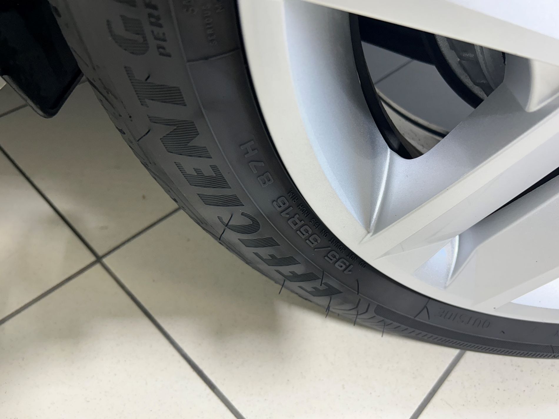 Clio 1.5 Business 100cv - Autoviemme