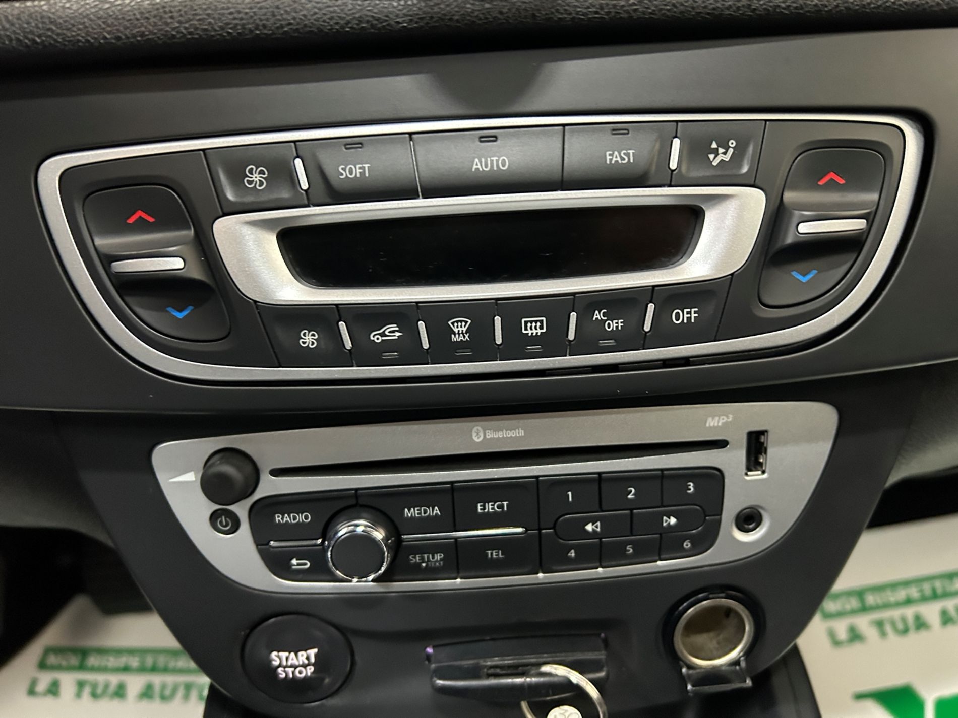 Renault Megane SporTour 1.5 dci Limited 110cv - Autoviemme