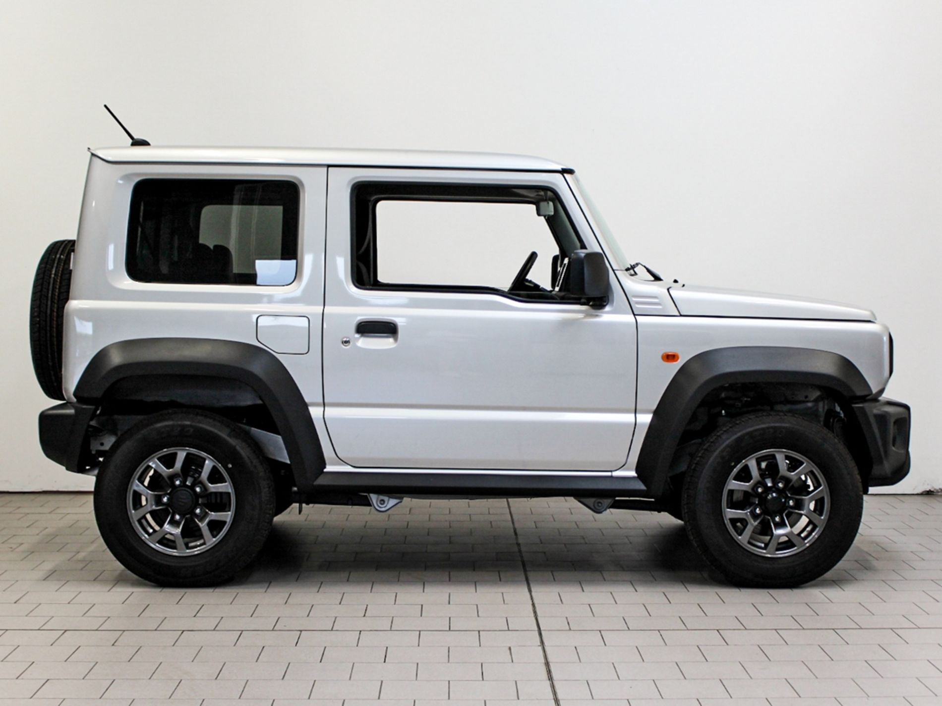Suzuki Jimny 1.5 at3 porte - Autoviemme
