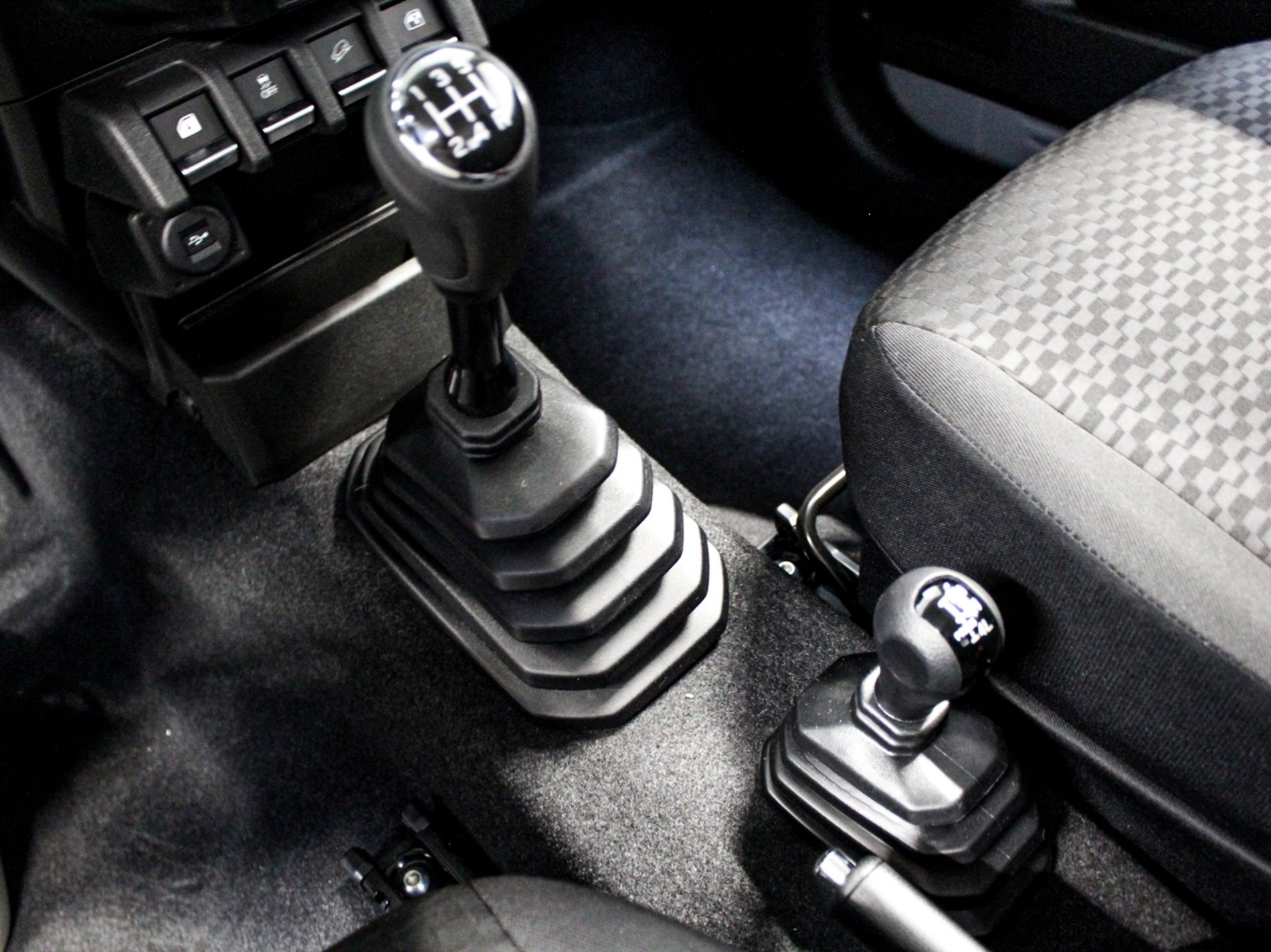 Suzuki Jimny 1.5 at3 porte - Autoviemme