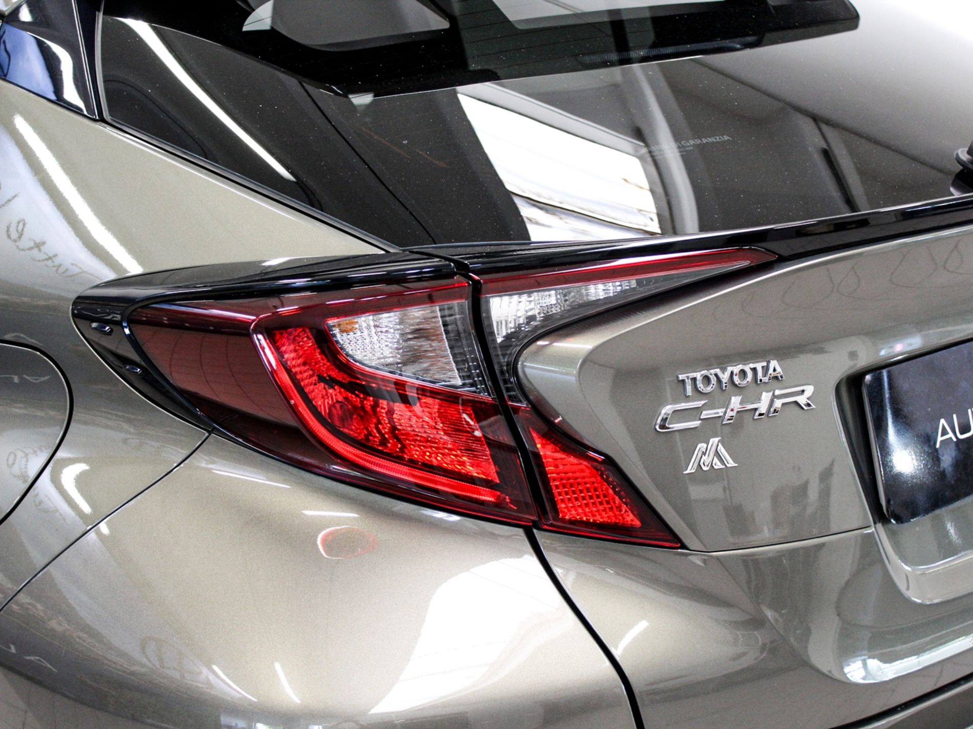 Toyota C-HR 1.8h Lounge e-cvt - Autoviemme