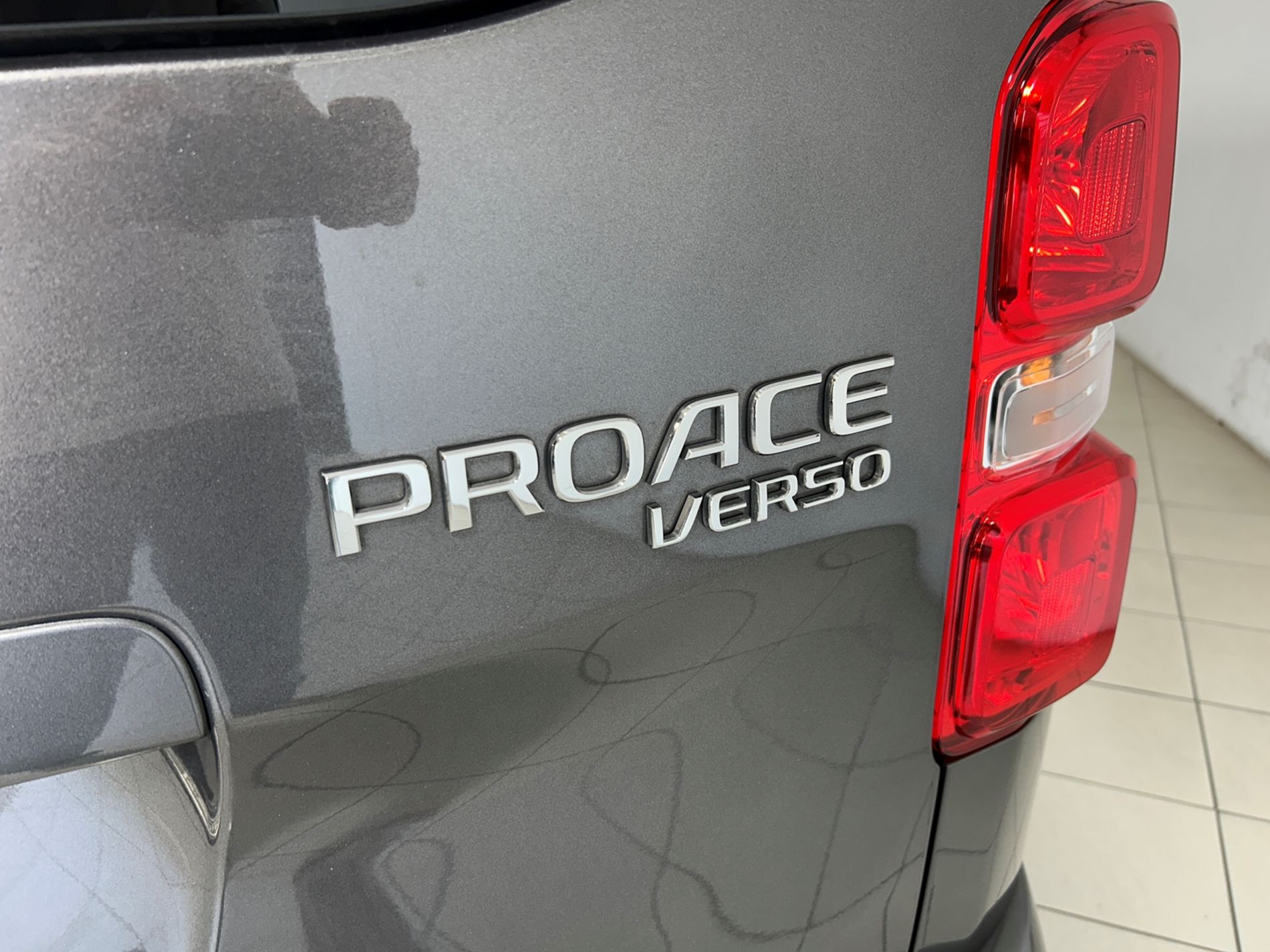 Proace Verso L1 Black Edition 8 posti - Autoviemme