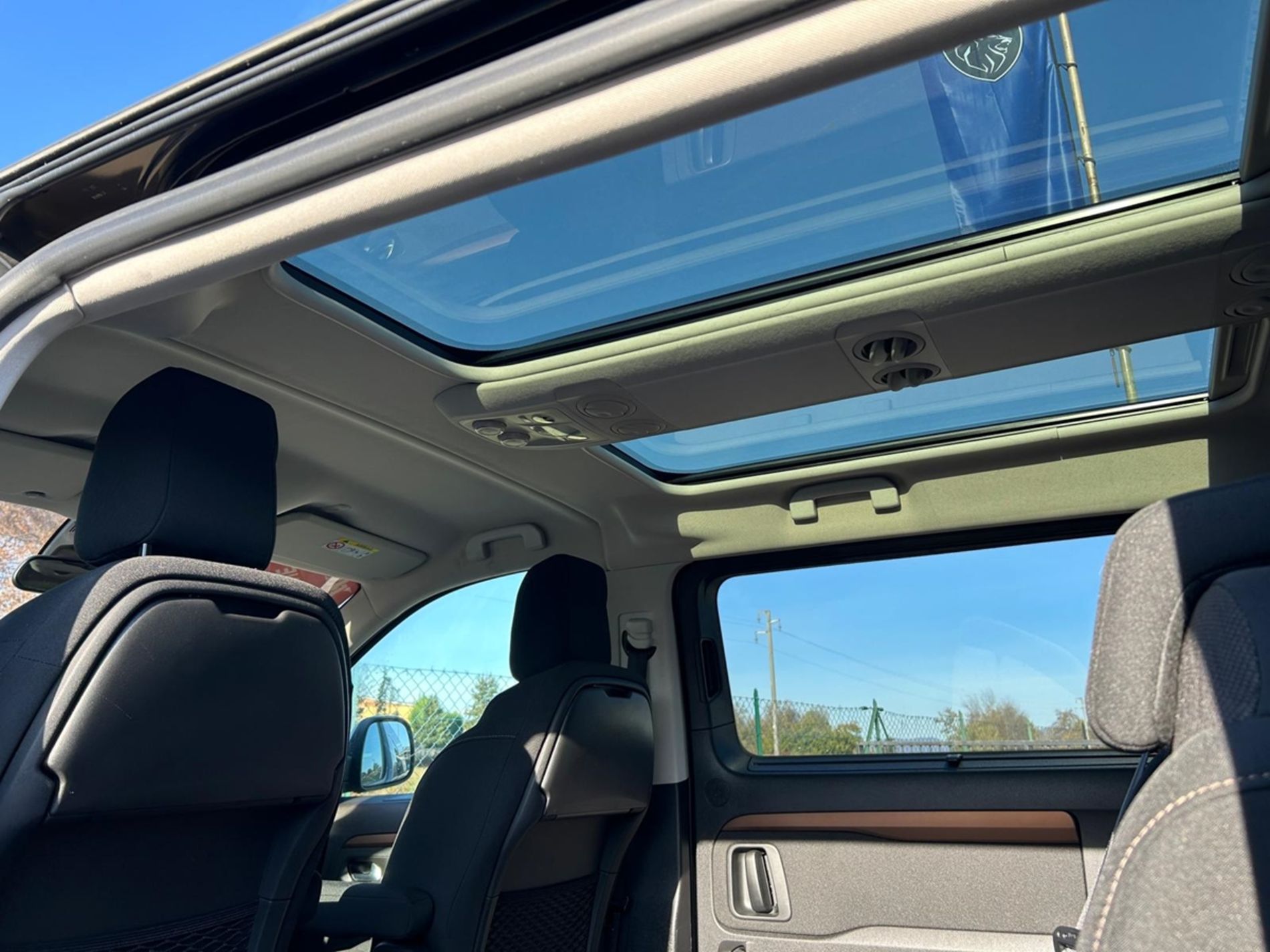 Proace Verso L1 Black Edition 8 posti - Autoviemme