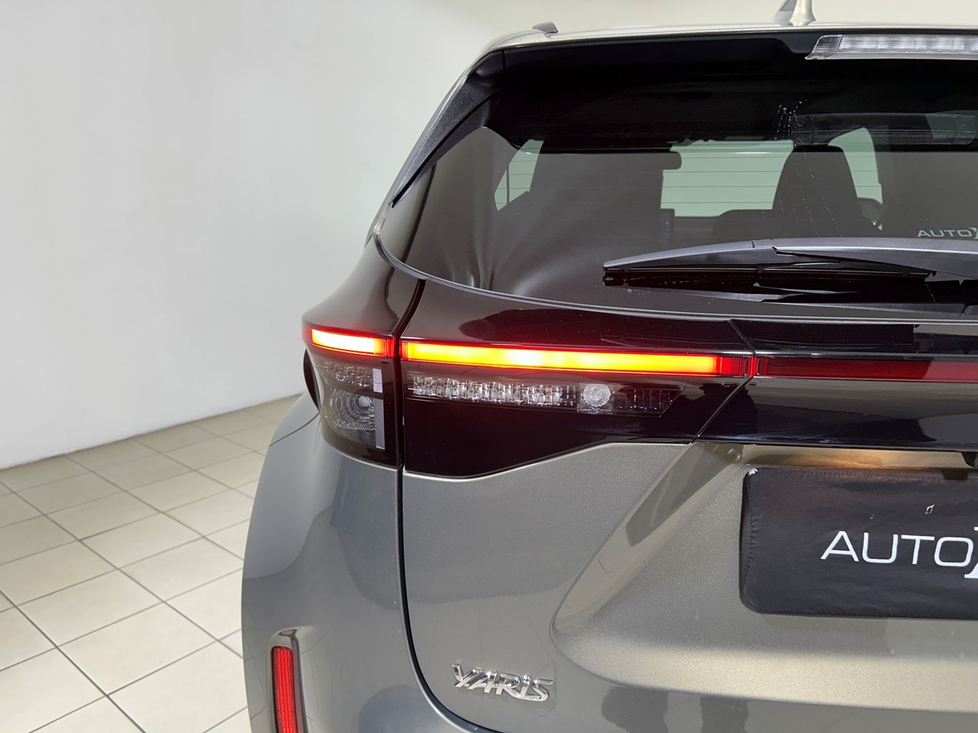 Yaris Cross Lounge 130 cv ufficiale 1 proprietario e 2 tagliandi pre-pagati - Autoviemme