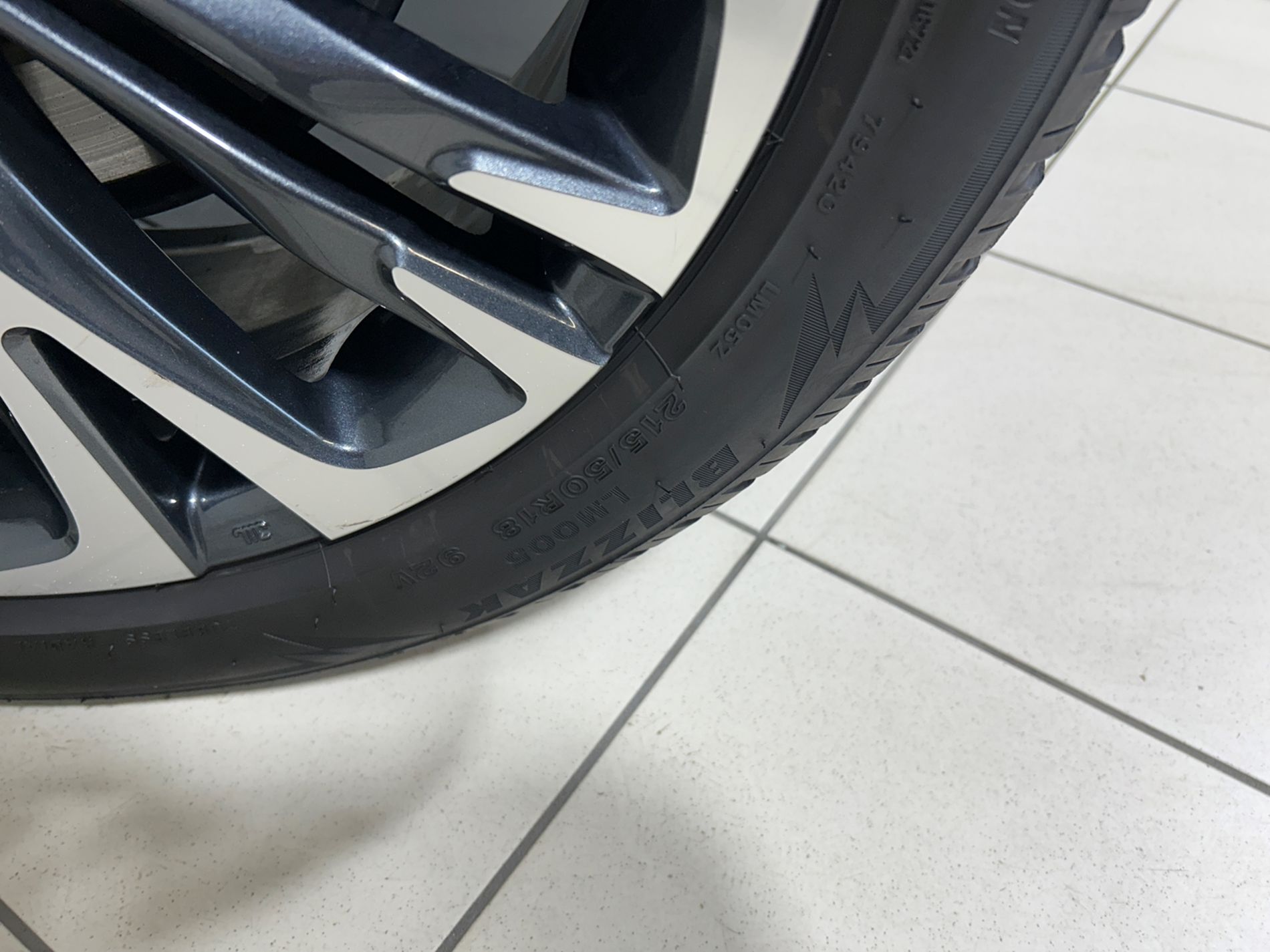 Yaris Cross Lounge 130 cv ufficiale 1 proprietario e 2 tagliandi pre-pagati - Autoviemme