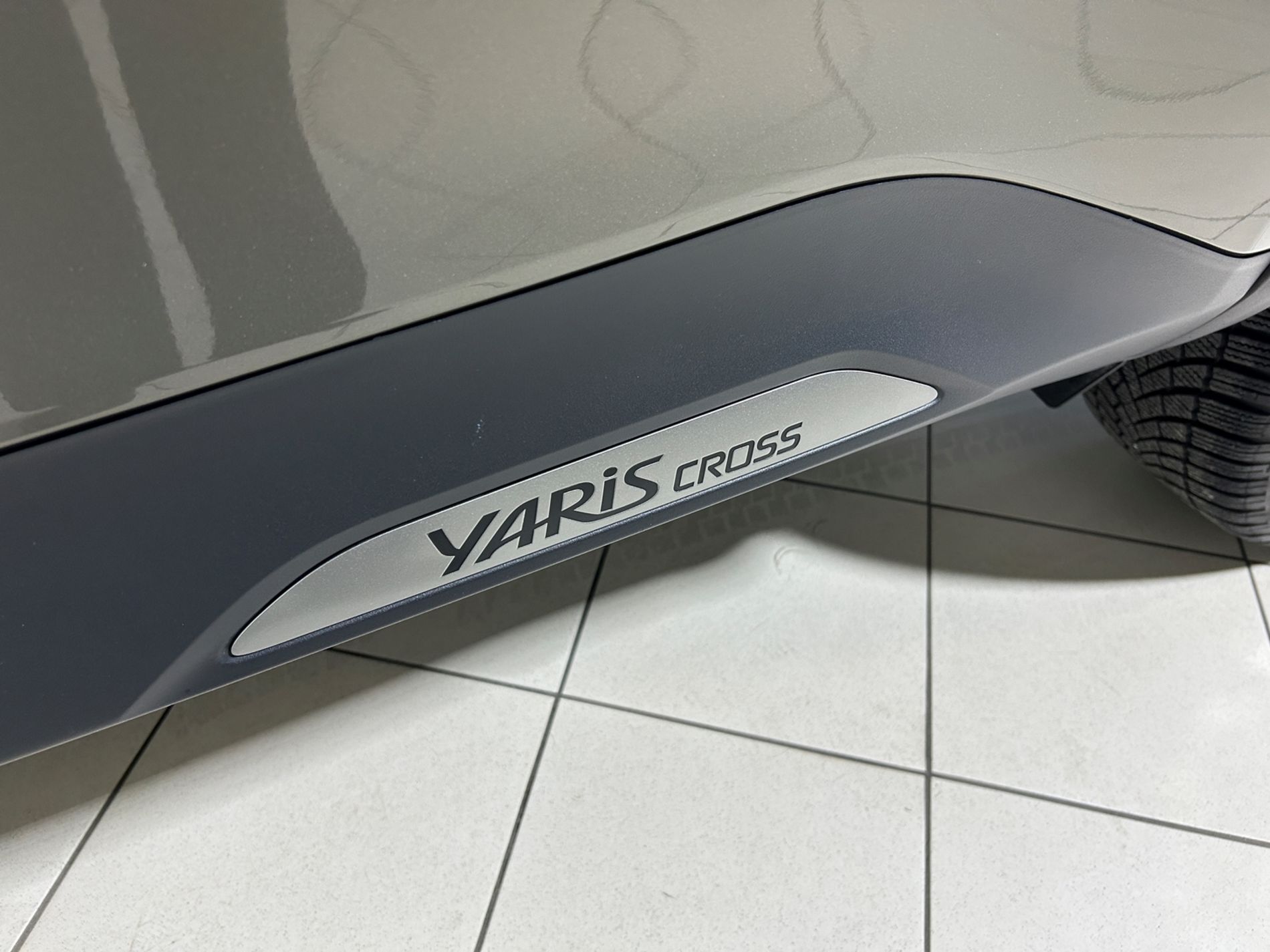 Yaris Cross Lounge 130 cv ufficiale 1 proprietario e 2 tagliandi pre-pagati - Autoviemme