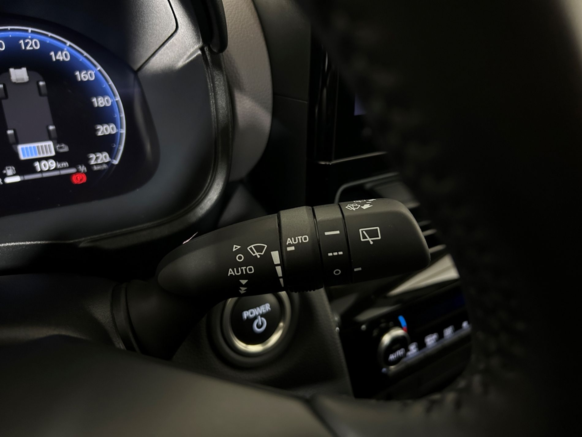 Yaris Cross Lounge 130 cv ufficiale 1 proprietario e 2 tagliandi pre-pagati - Autoviemme