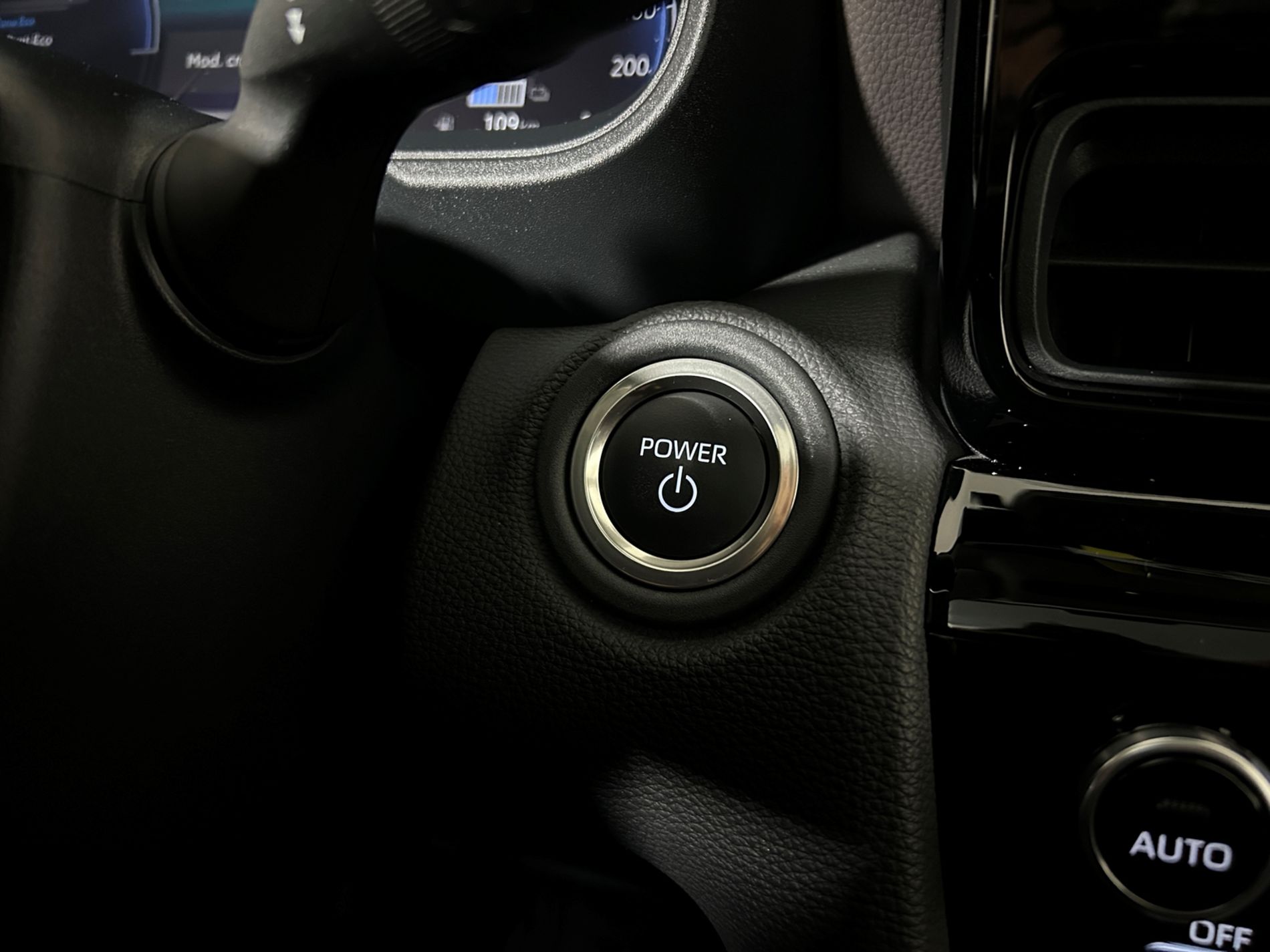 Yaris Cross Lounge 130 cv ufficiale 1 proprietario e 2 tagliandi pre-pagati - Autoviemme