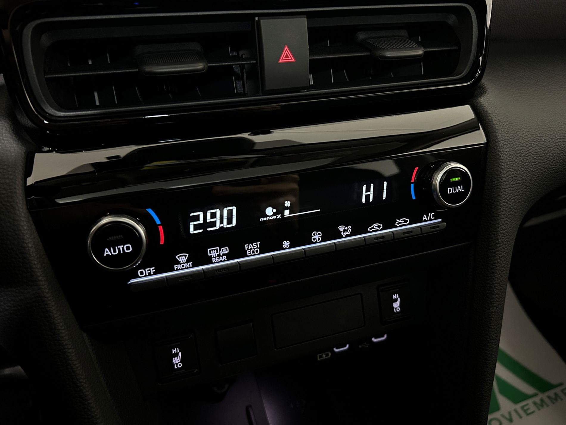 Yaris Cross Lounge 130 cv ufficiale 1 proprietario e 2 tagliandi pre-pagati - Autoviemme