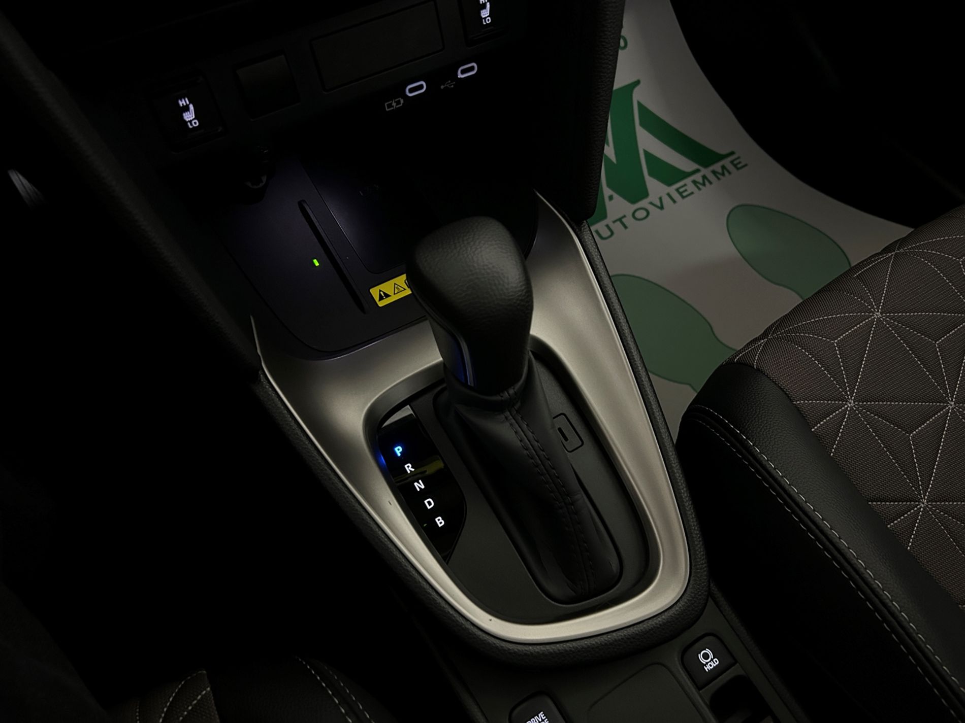 Yaris Cross Lounge 130 cv ufficiale 1 proprietario e 2 tagliandi pre-pagati - Autoviemme